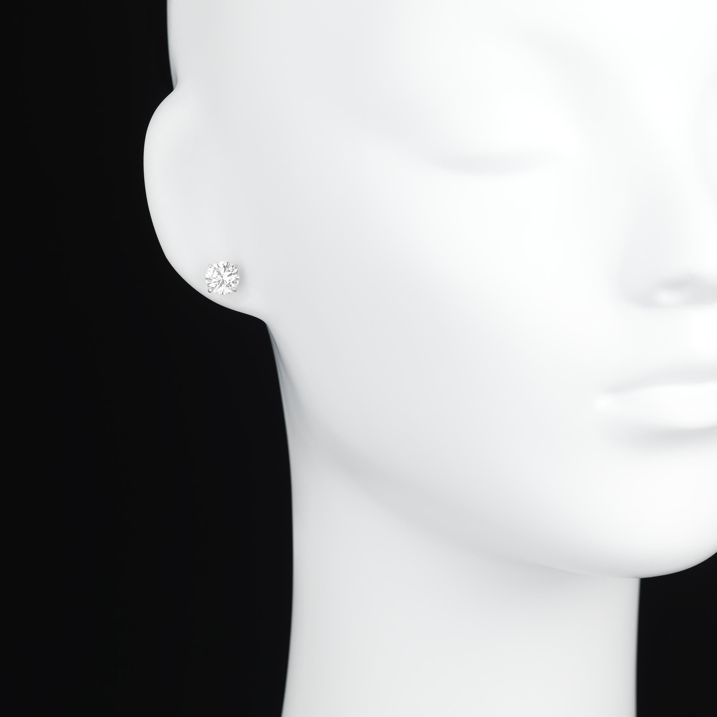 Clous d'oreilles en or blanc avec diamants ronds et brillants de 4,10 carats certifiés GIA Excellent état - En vente à Dallas, TX