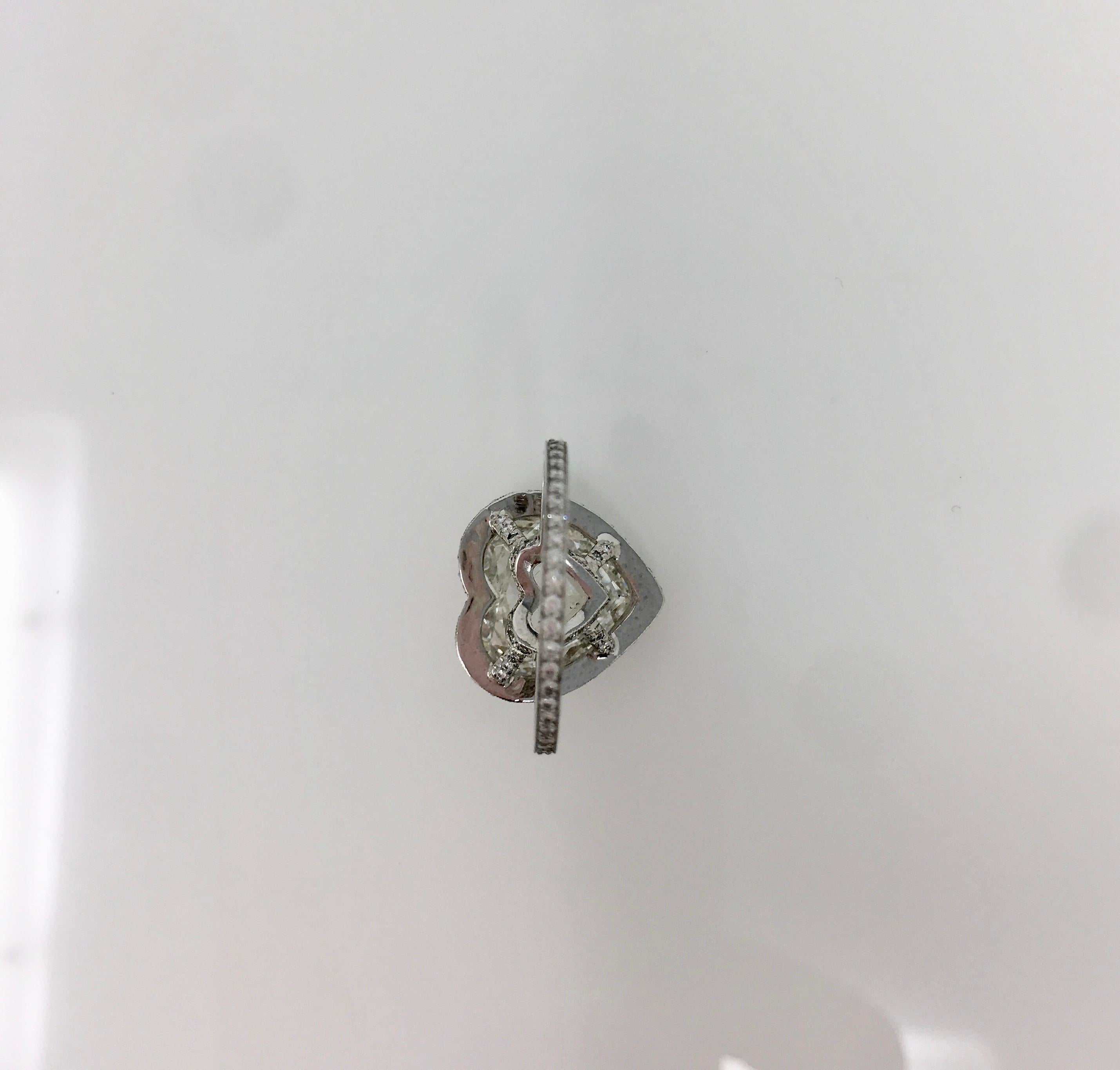 GIA-zertifizierter 4,11 Karat Ring in Herzform aus Platin mit Rosenschliff 6