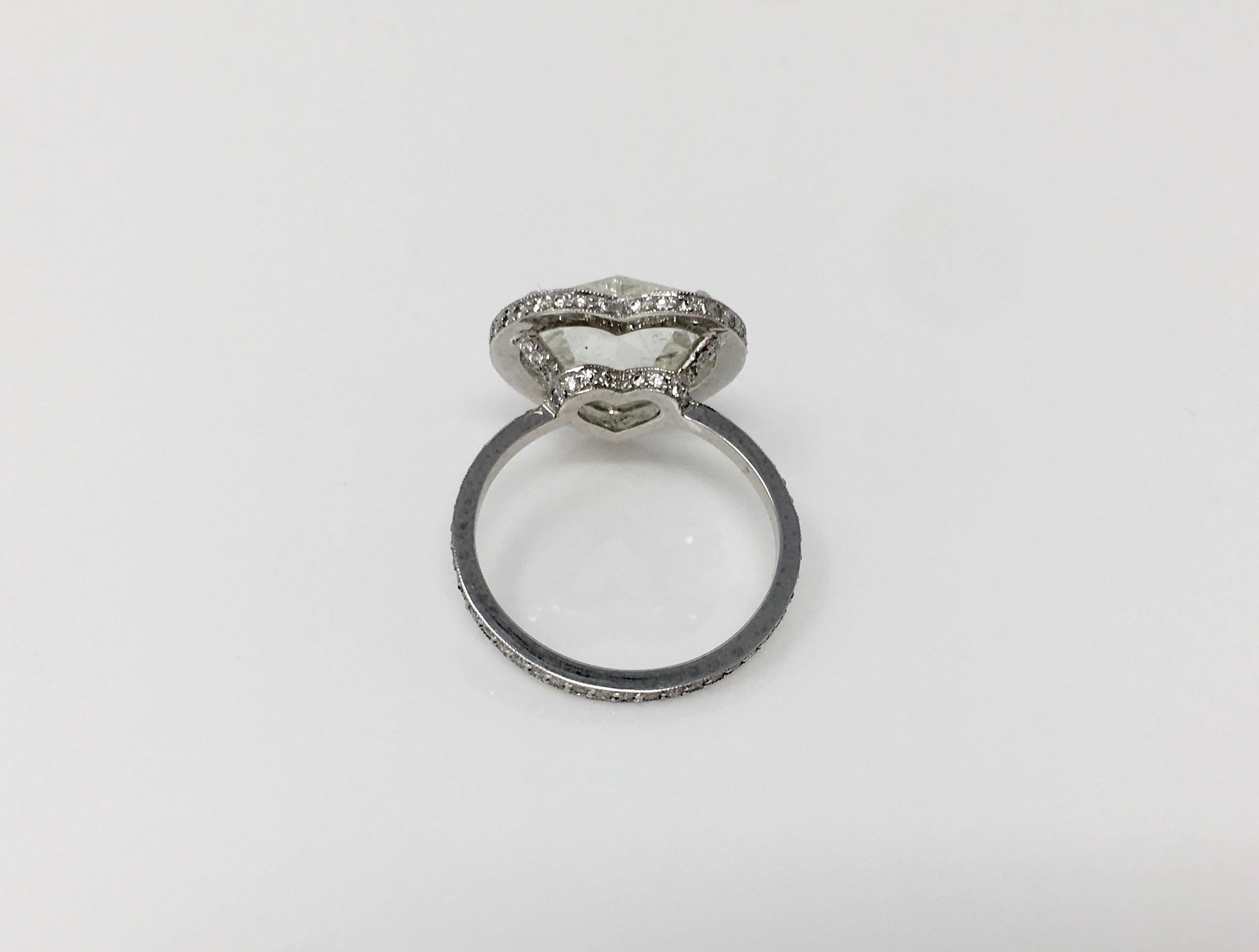 GIA-zertifizierter 4,11 Karat Ring in Herzform aus Platin mit Rosenschliff im Zustand „Neu“ in New York, NY