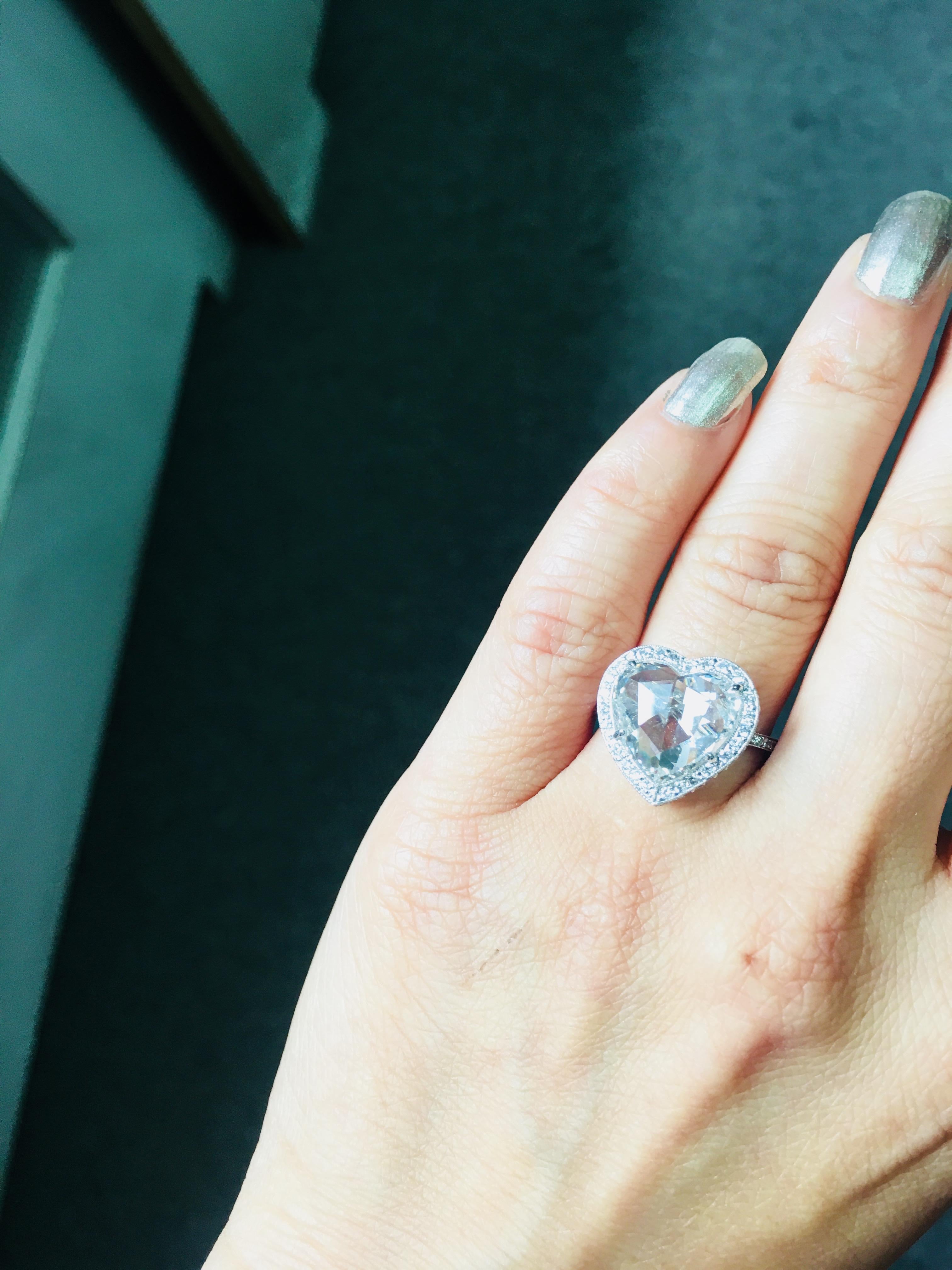 GIA-zertifizierter 4,11 Karat Ring in Herzform aus Platin mit Rosenschliff 2
