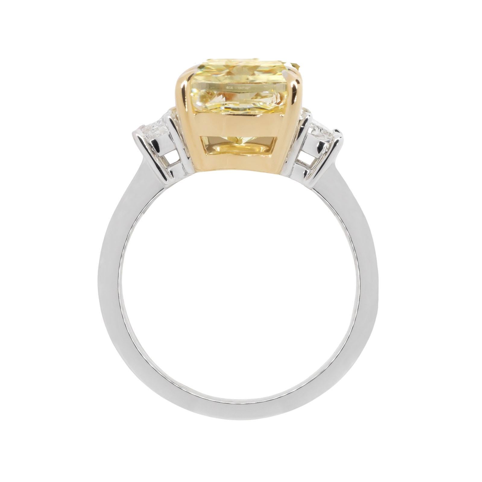 Contemporain Bague fantaisie en diamant jaune taille coussin de 4,12 carats certifié GIA, pureté VVS1 en vente