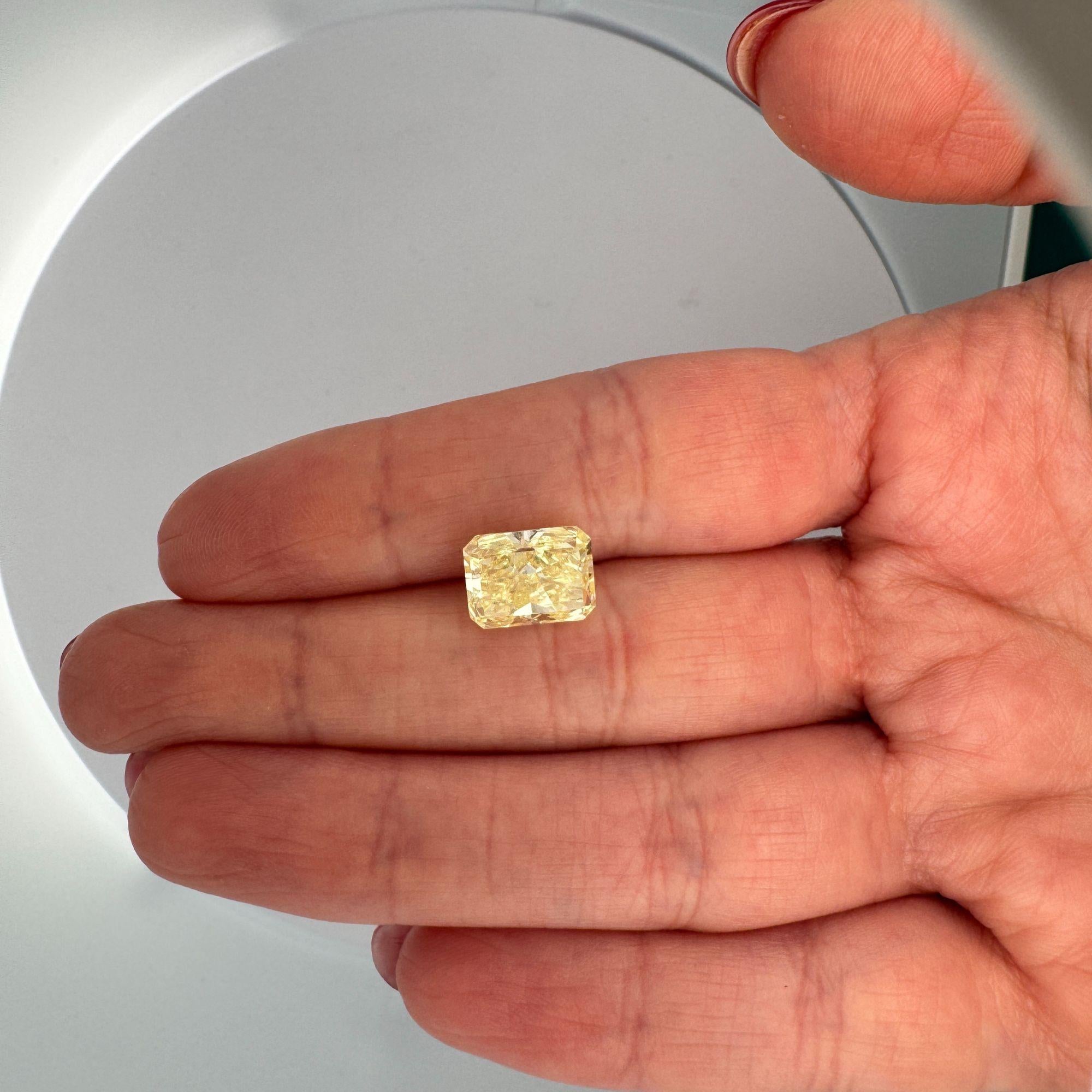 Contemporary GIA Certified 4.12 Carat Fancy Yellow VS1 Radiant Cut Diamond Loose Stone For Sale