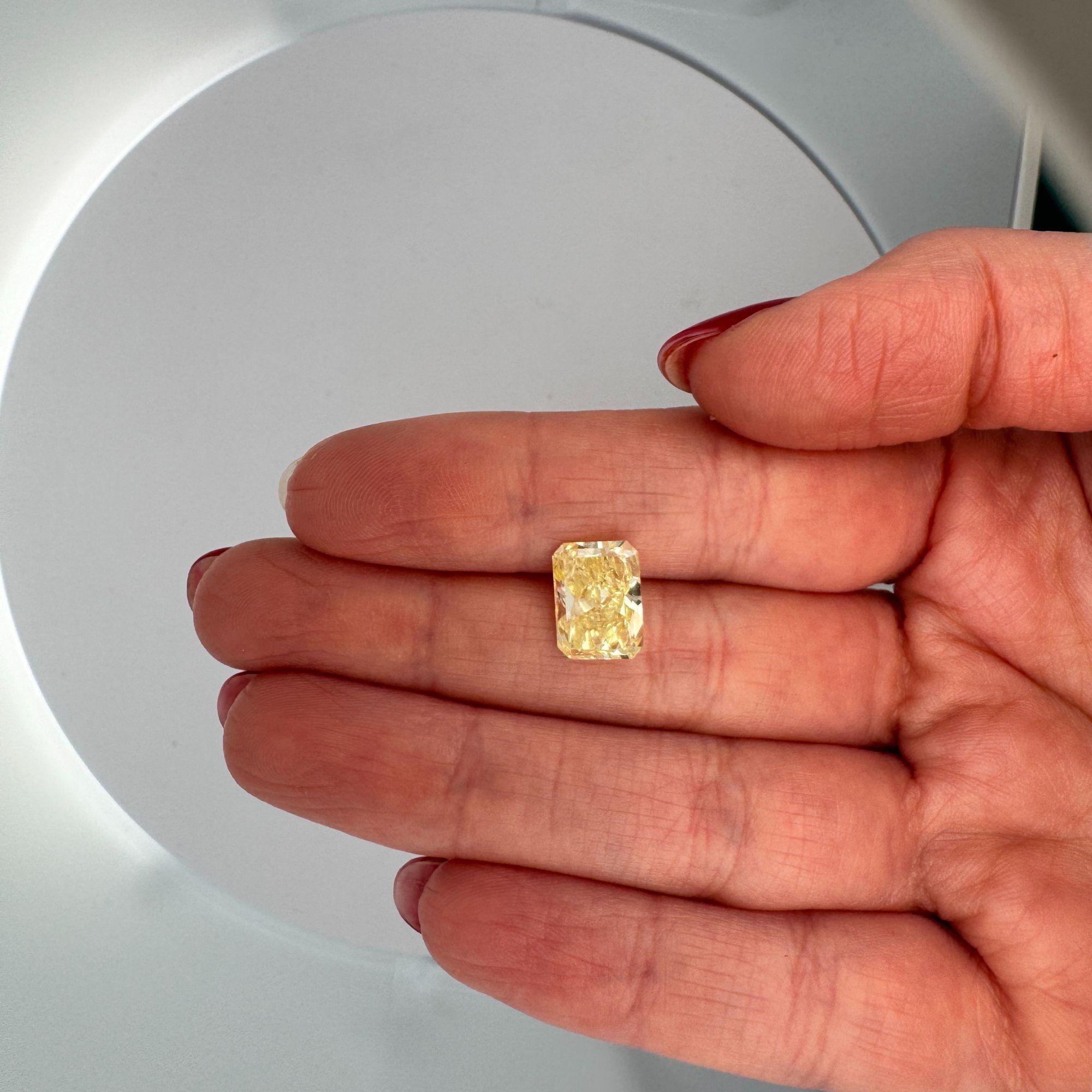 GIA Certified 4.12 Carat Fancy Yellow VS1 Radiant Cut Diamond Loose Stone In New Condition For Sale In Miami, FL