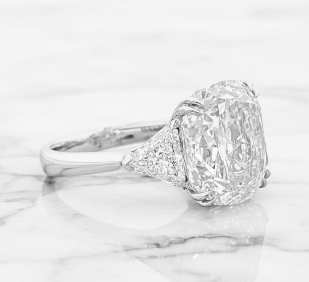 Diamant certifié GIA de 4,13 carats de taille brillant modifié en coussin, de couleur E et de pureté VS2 - une combinaison vraiment exceptionnelle de brillance presque incolore et de clarté raffinée. Mesurant 9,10 × 9,09 × 5,82 mm, le diamant