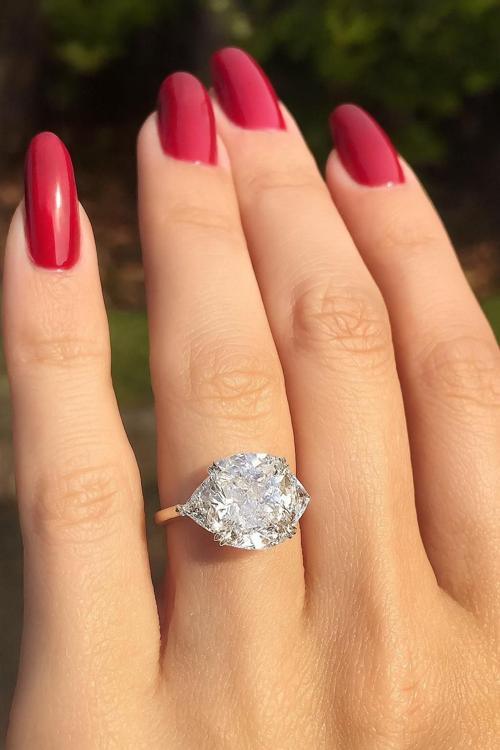 Taille coussin Bague à diamant brillant coussin de 4.13 carats certifiée par la GIA en vente