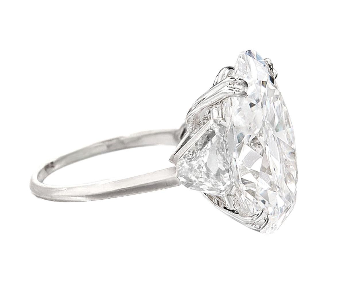 GIA Certified 4.13 Carat F Color Internally Flawless Oval Brilliant Cut Diamond Ring with Trillion Cut Diamonds

This stunning ring showcases a GIA-certified 4.13-carat oval brilliant cut diamond, graded F color and Internally Flawless clarity,