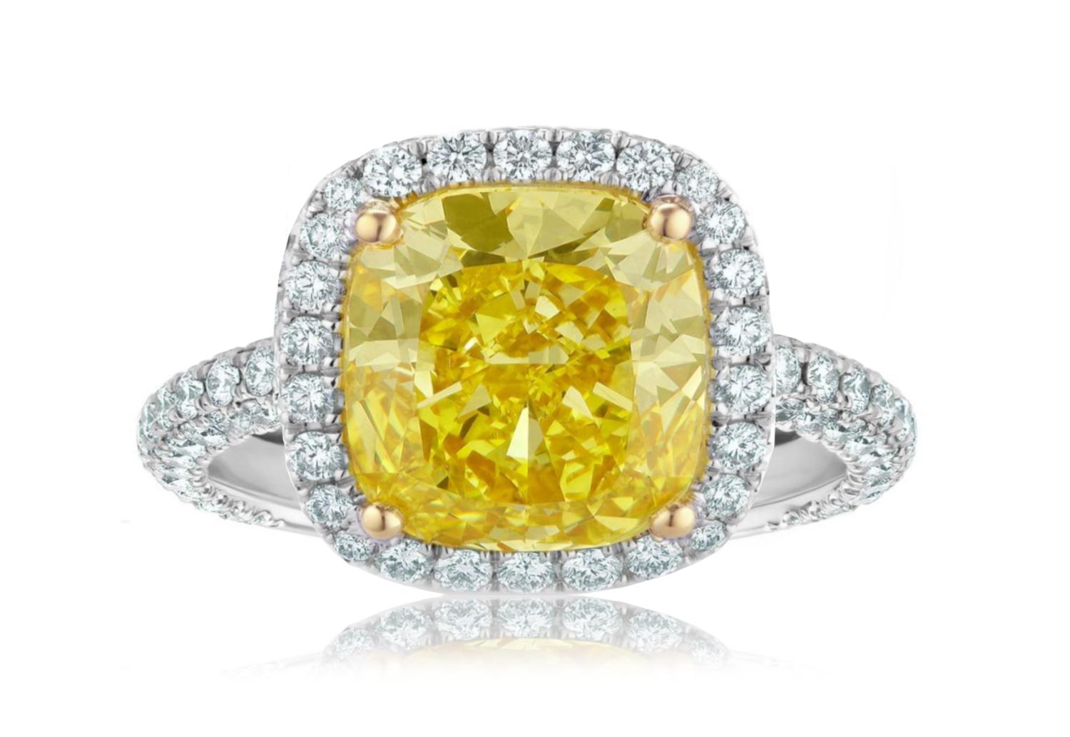 GIA Certified 4.14 Carat Fancy Yellow Cushion Shape VVS1 Ring In New Condition For Sale In Rome, IT