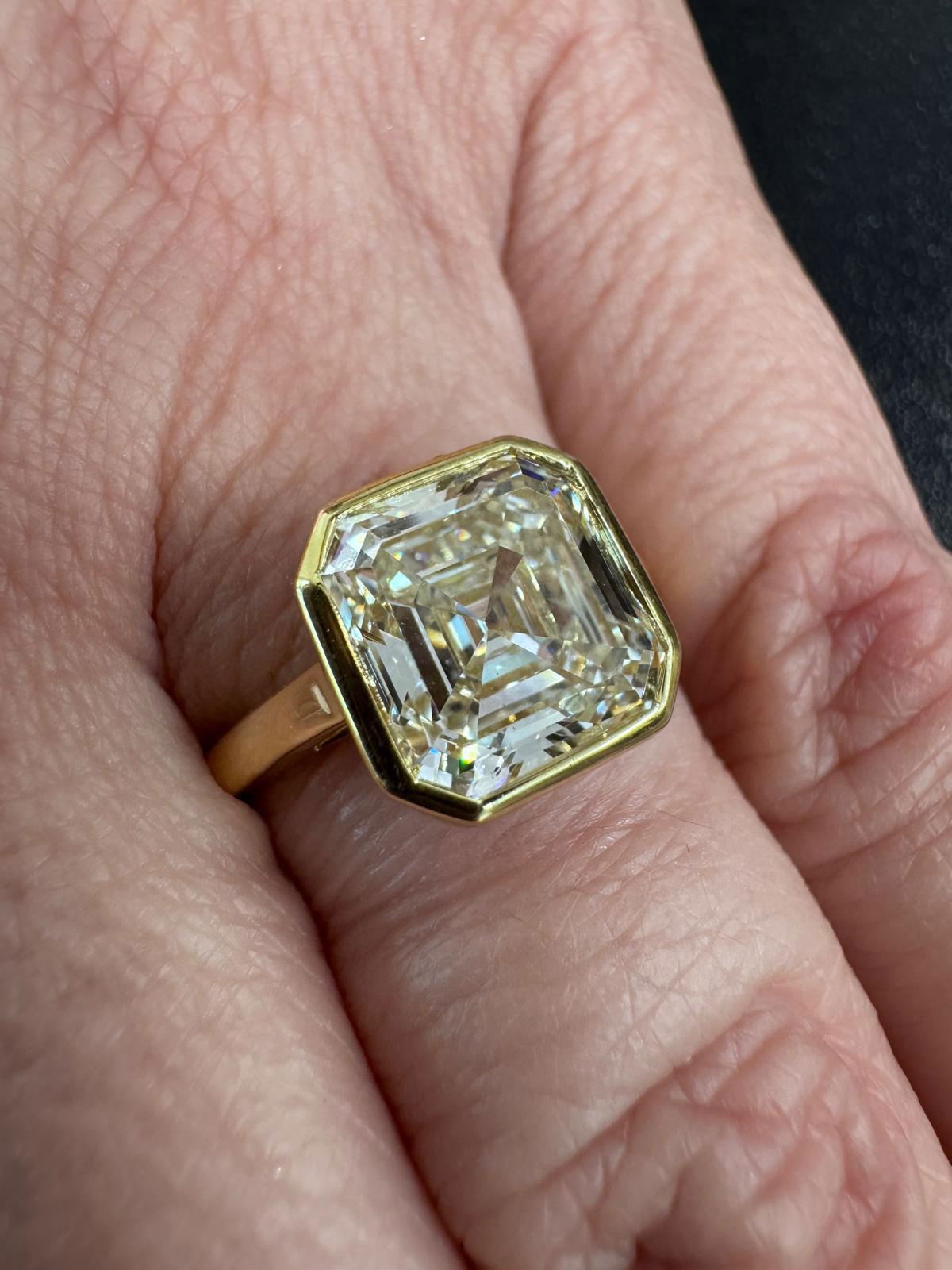 Anillo de compromiso de diamantes cuadrados talla esmeralda de 4,15 quilates certificado por el GIA en venta 4