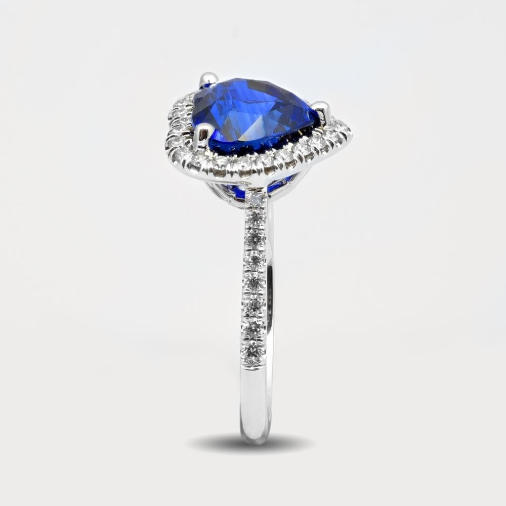 Bague cœur en or blanc 18 carats avec saphir bleu certifié GIA de 4,16 carats et diamants Neuf - En vente à Los Angeles, CA