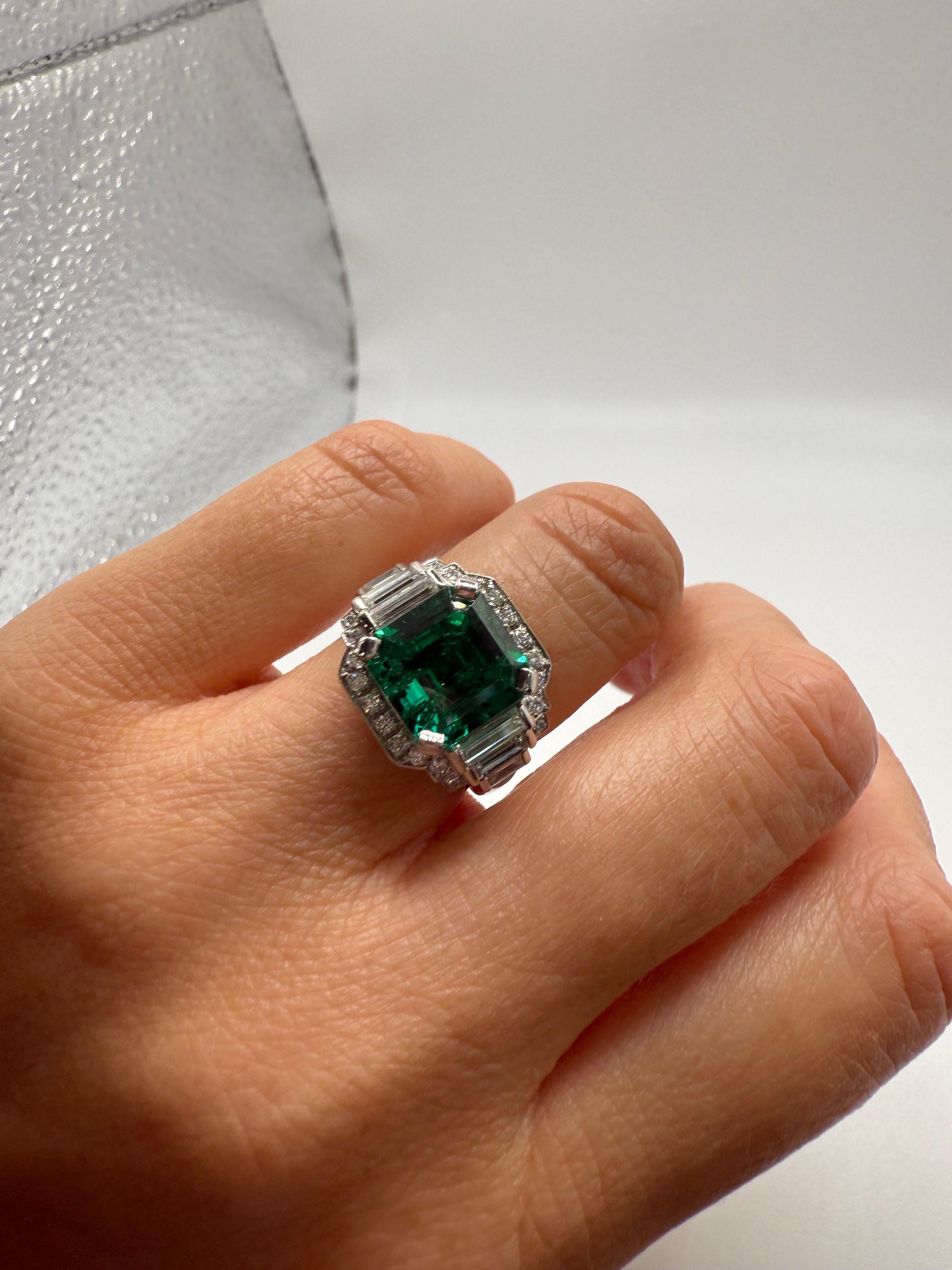 Anello con diamante smeraldo colombiano da 4,16 carati certificato GIA in vendita 5