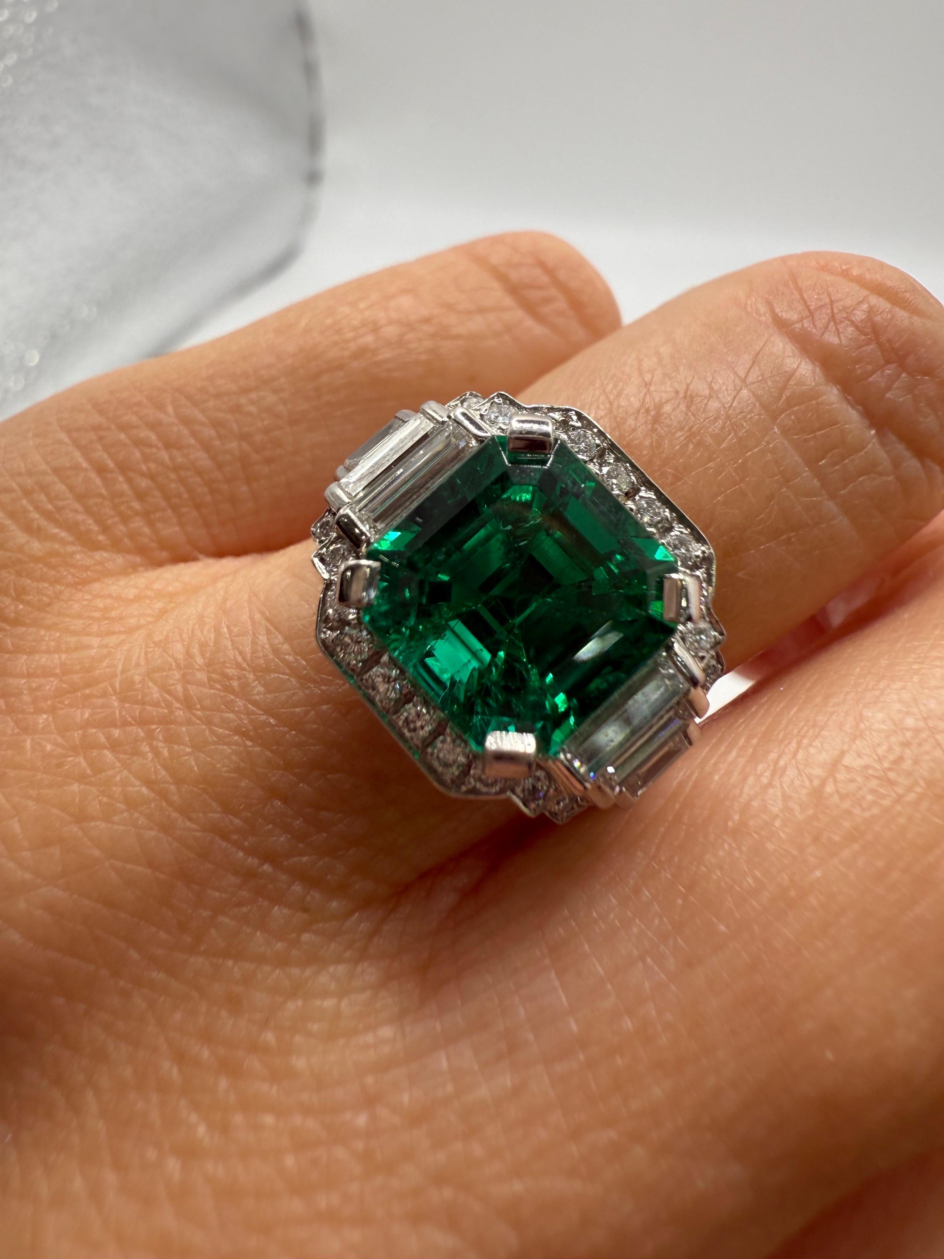 Anello con diamante smeraldo colombiano da 4,16 carati certificato GIA In condizioni Nuovo in vendita a Boca Raton, FL