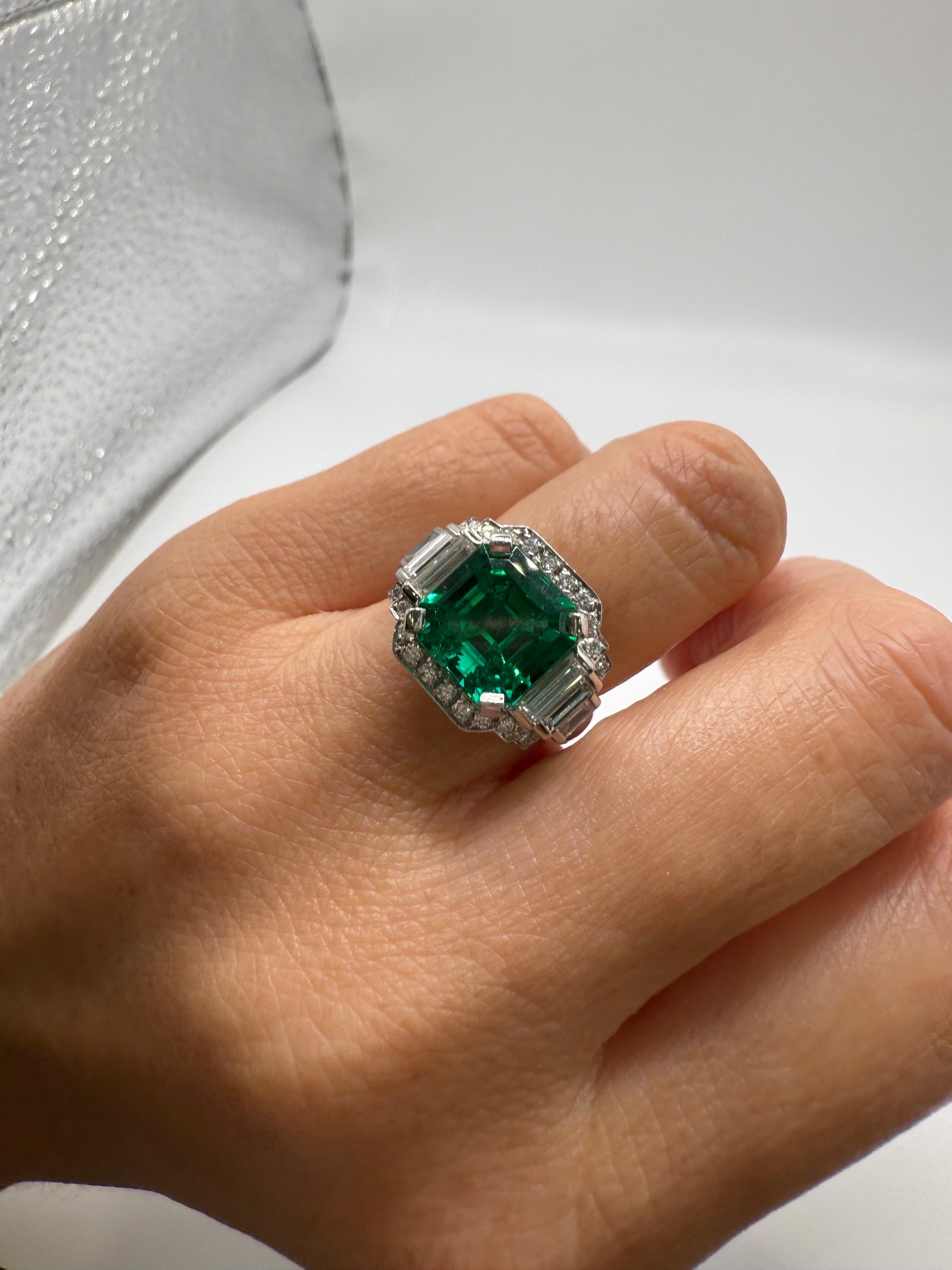 Anello con diamante smeraldo colombiano da 4,16 carati certificato GIA in vendita 1