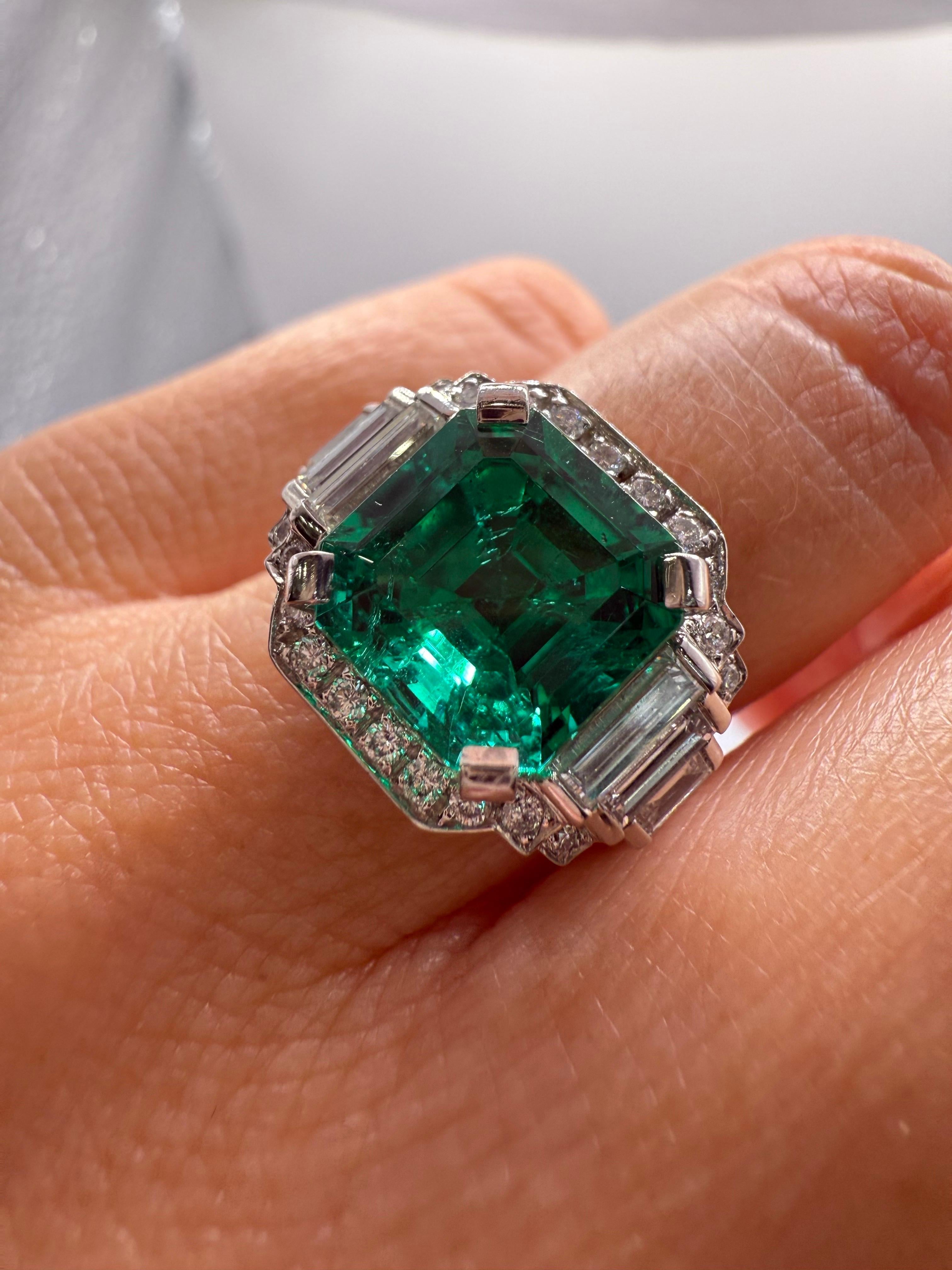 Anello con diamante smeraldo colombiano da 4,16 carati certificato GIA in vendita 3