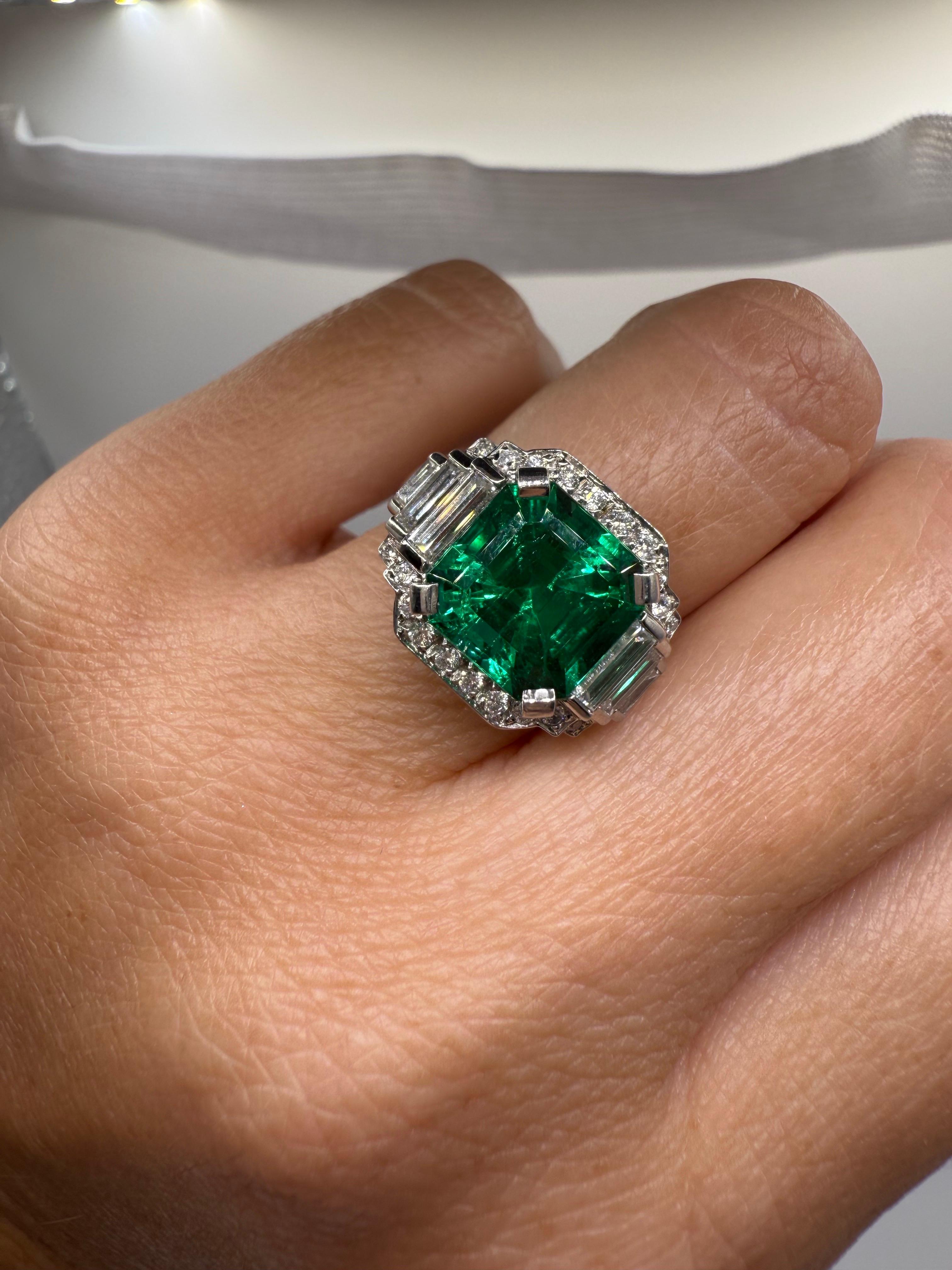 Anello con diamante smeraldo colombiano da 4,16 carati certificato GIA in vendita 4