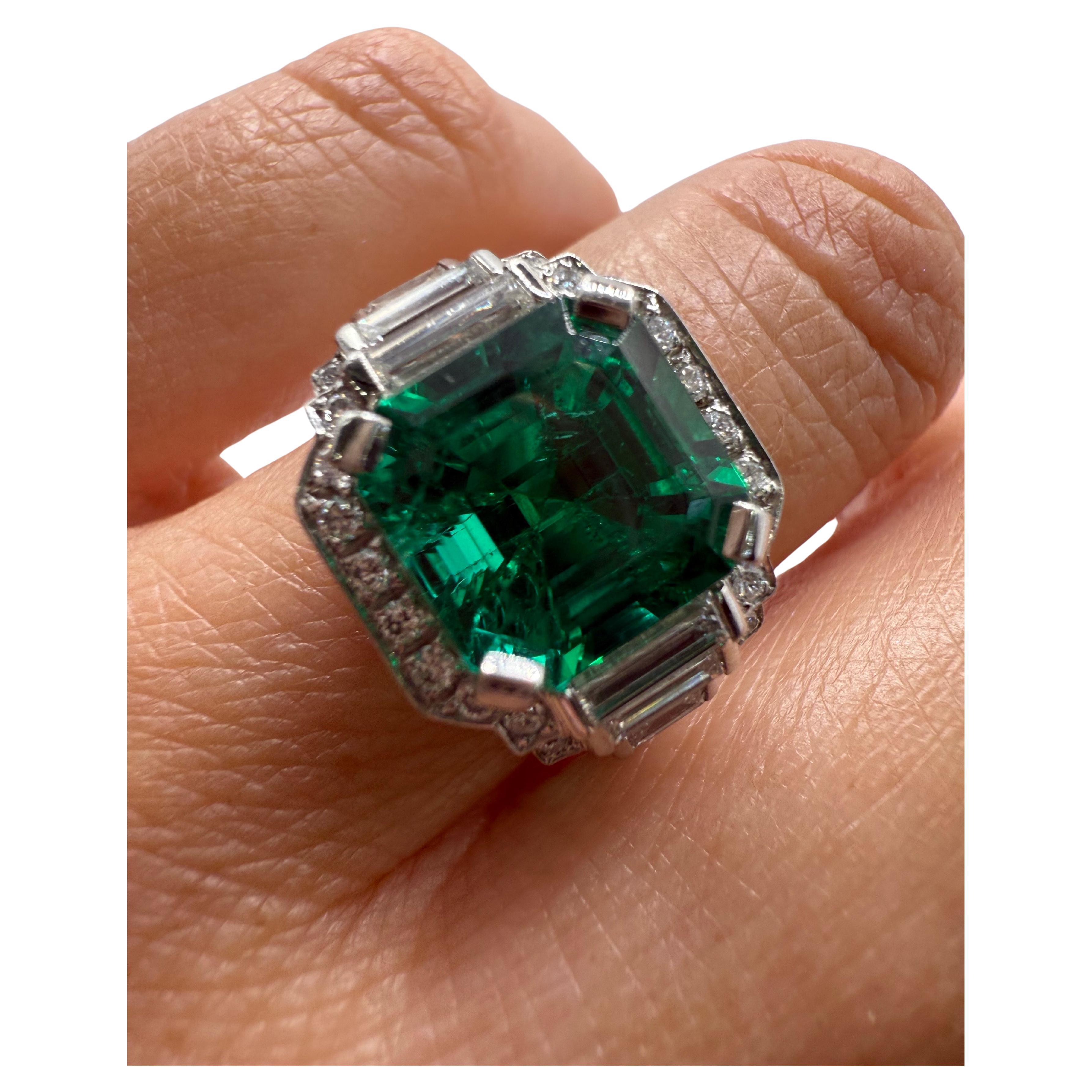 Anello con diamante smeraldo colombiano da 4,16 carati certificato GIA in vendita