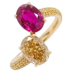 Anillo de rubí no calentado de Mozambique y diamante amarillo fantasía certificado por GIA de 4,16