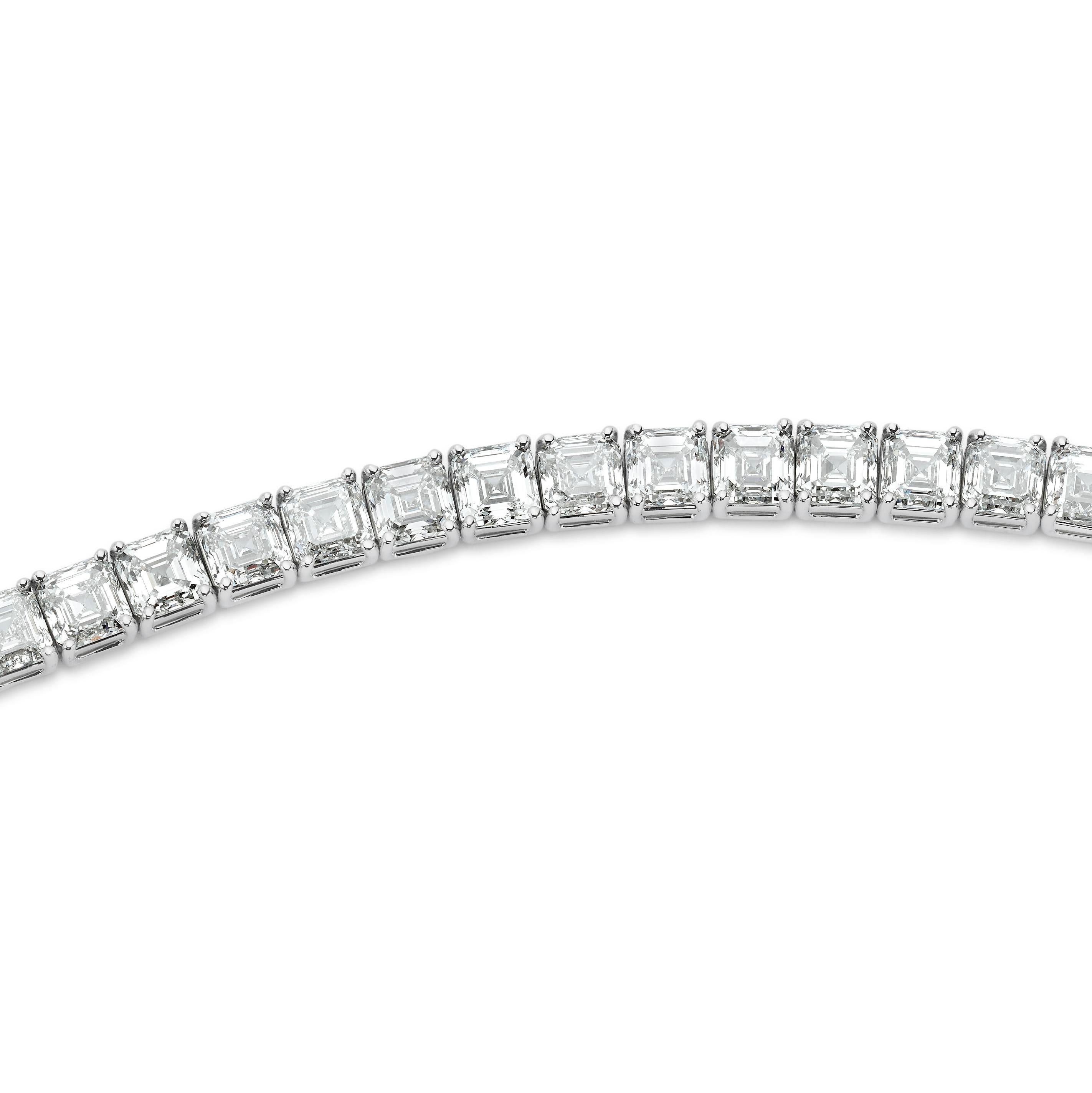 De las mujeres Pulsera de tenis de diamantes talla Asscher con certificado GIA de 41,62 ct en venta