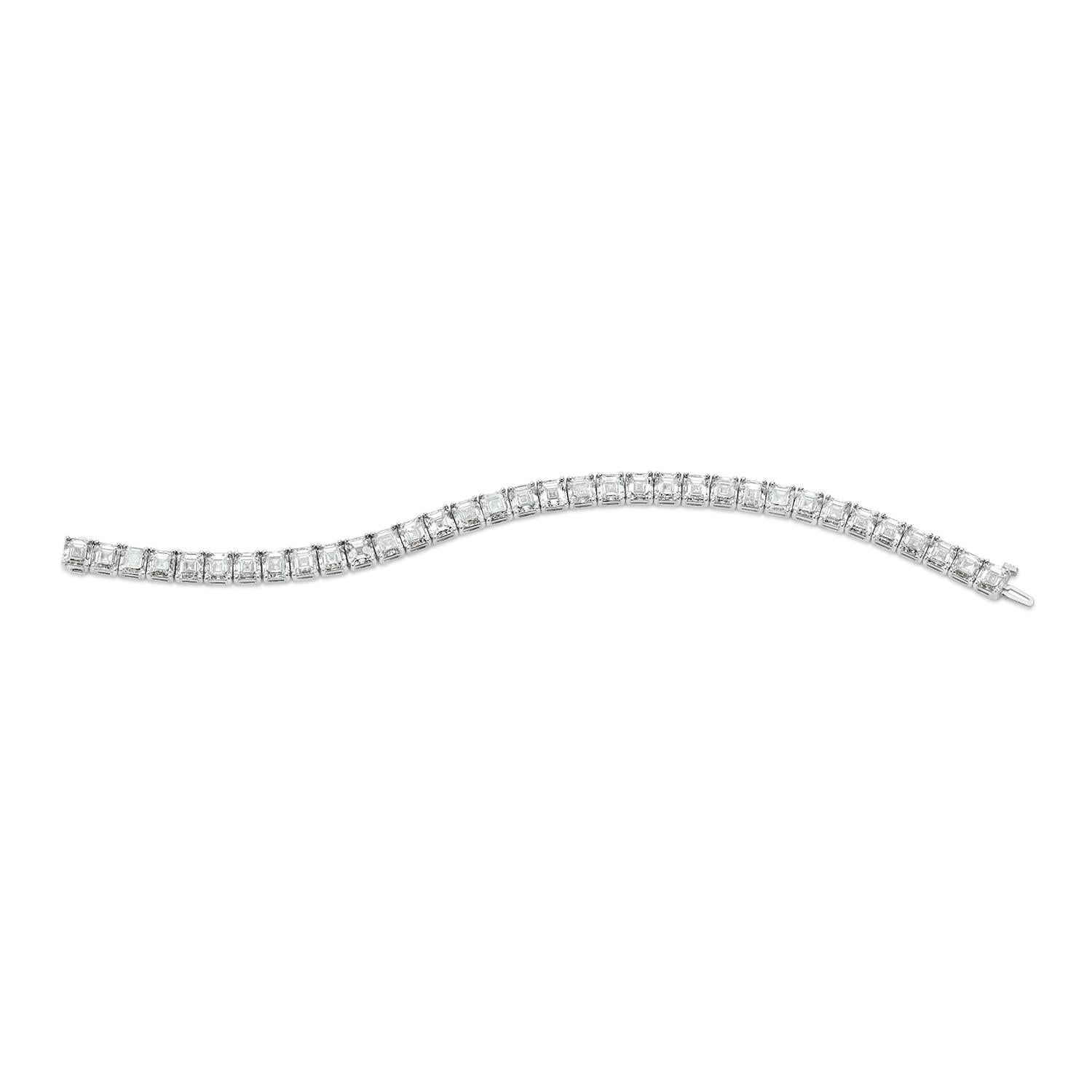 Pulsera de tenis de diamantes talla Asscher con certificado GIA de 41,62 ct en venta 1