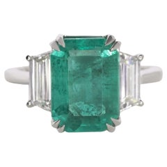 GIA Certified 4,17 Carat Emerald Platinum Ring VVS Clarity diamanti laterali