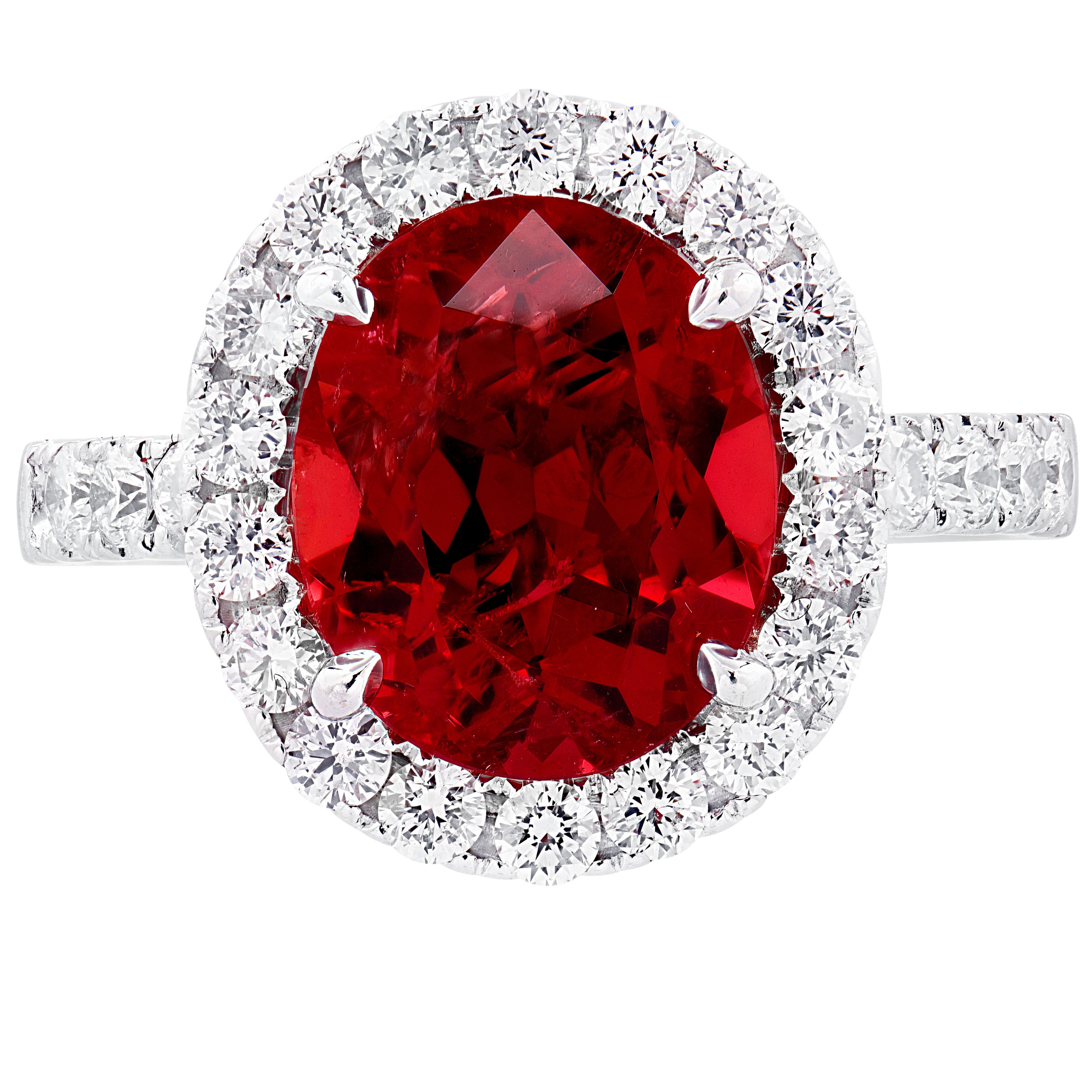 Anillo de rubíes y diamantes de 4,18 ct sin calor certificado por GIA Corte oval en venta
