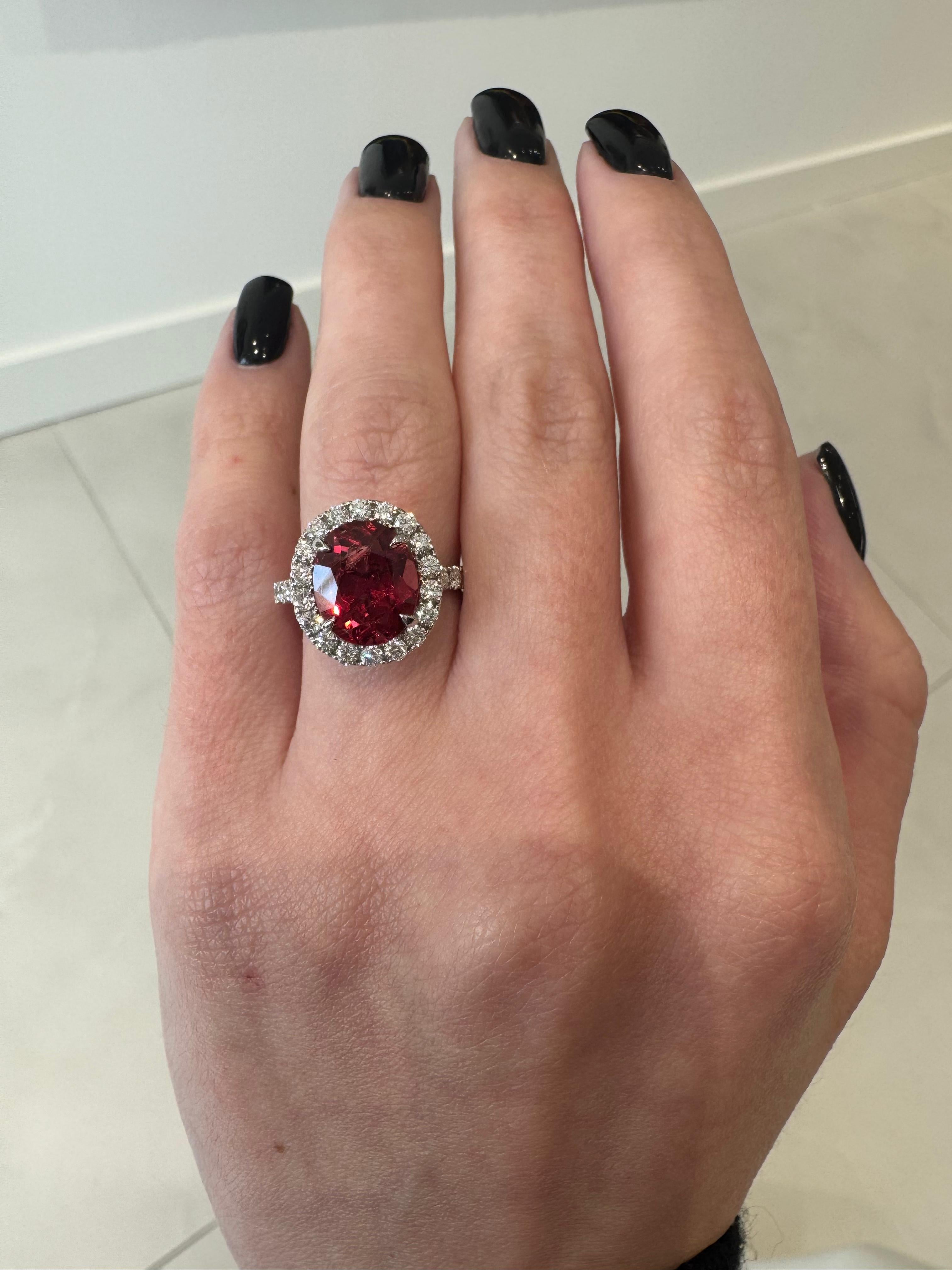 Anillo de rubíes y diamantes de 4,18 ct sin calor certificado por GIA en venta 2