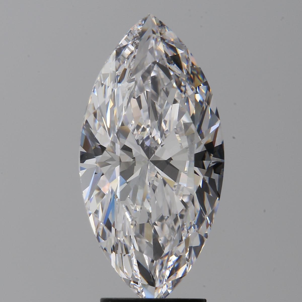 GIA Certified 4.2 Carat Marquise Cut Diamond Platinum with tapered baguette In New Condition For Sale In Rome, IT