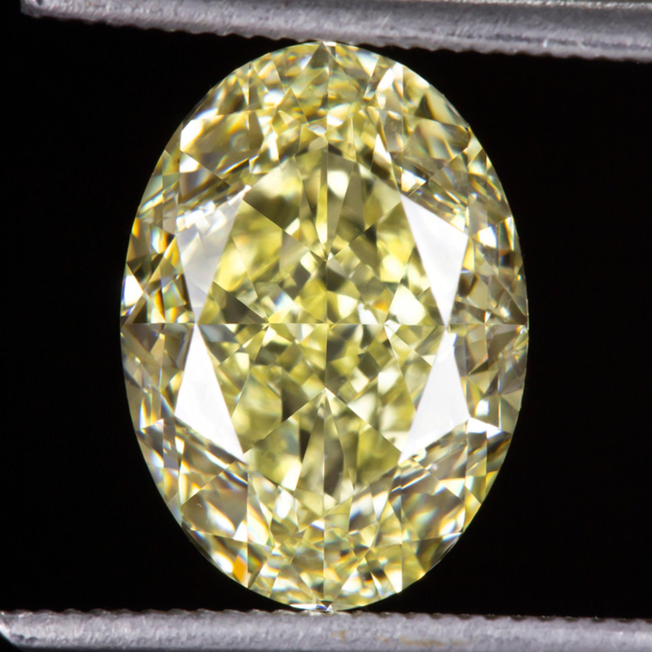 This 18k white gold ring has a total weight of 4.20 carat.
The main stone is 3.50 carat oval cut diamond, Fancy Light Yellow and VS2 in clarity, 100% eye clean.
The side stones are 2 pear cut diamonds for approximately 0.70 total carat weight.
