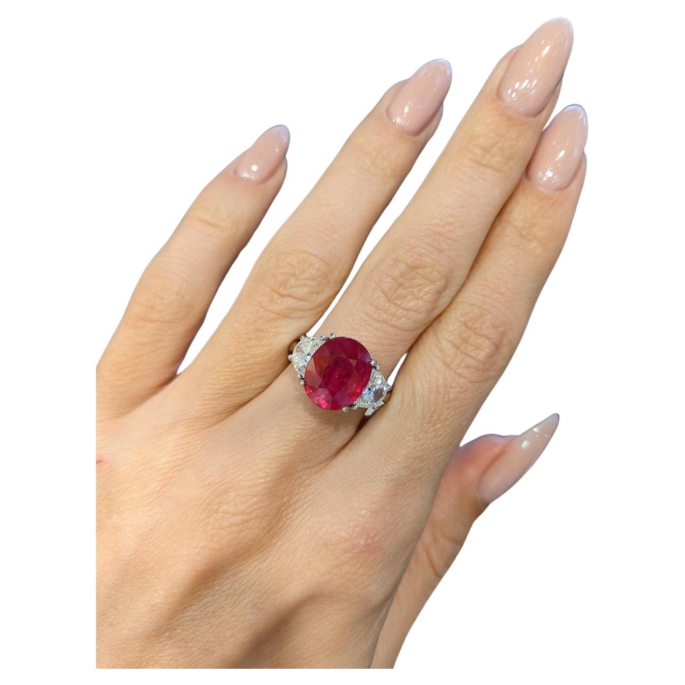 Bague de cocktail certifiée GIA de 4,22 carats de diamants Vivid Red Ruby en vente