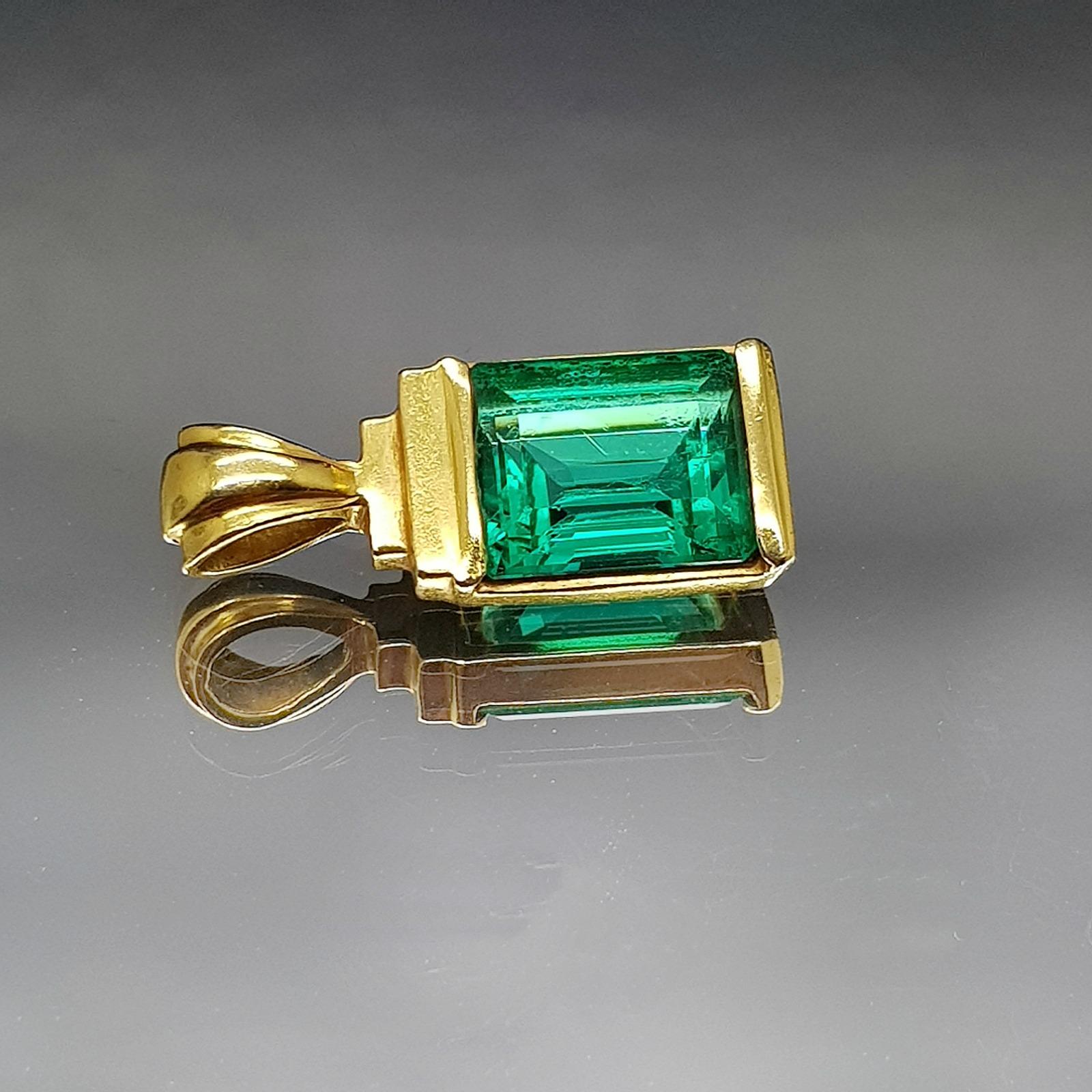 GIA Certified 4.23cts. Emerald cut Emerald set in 18k yellow gold
 Specifications:

    product id: GG2011
    gem type: NATURAL EMERALD
    shape: EMERALD
    weight: 4.23 CT
    size: 10.20 X 8.98 X 6.01 mm
    QUANTITY: 1
    color: GREEN
   