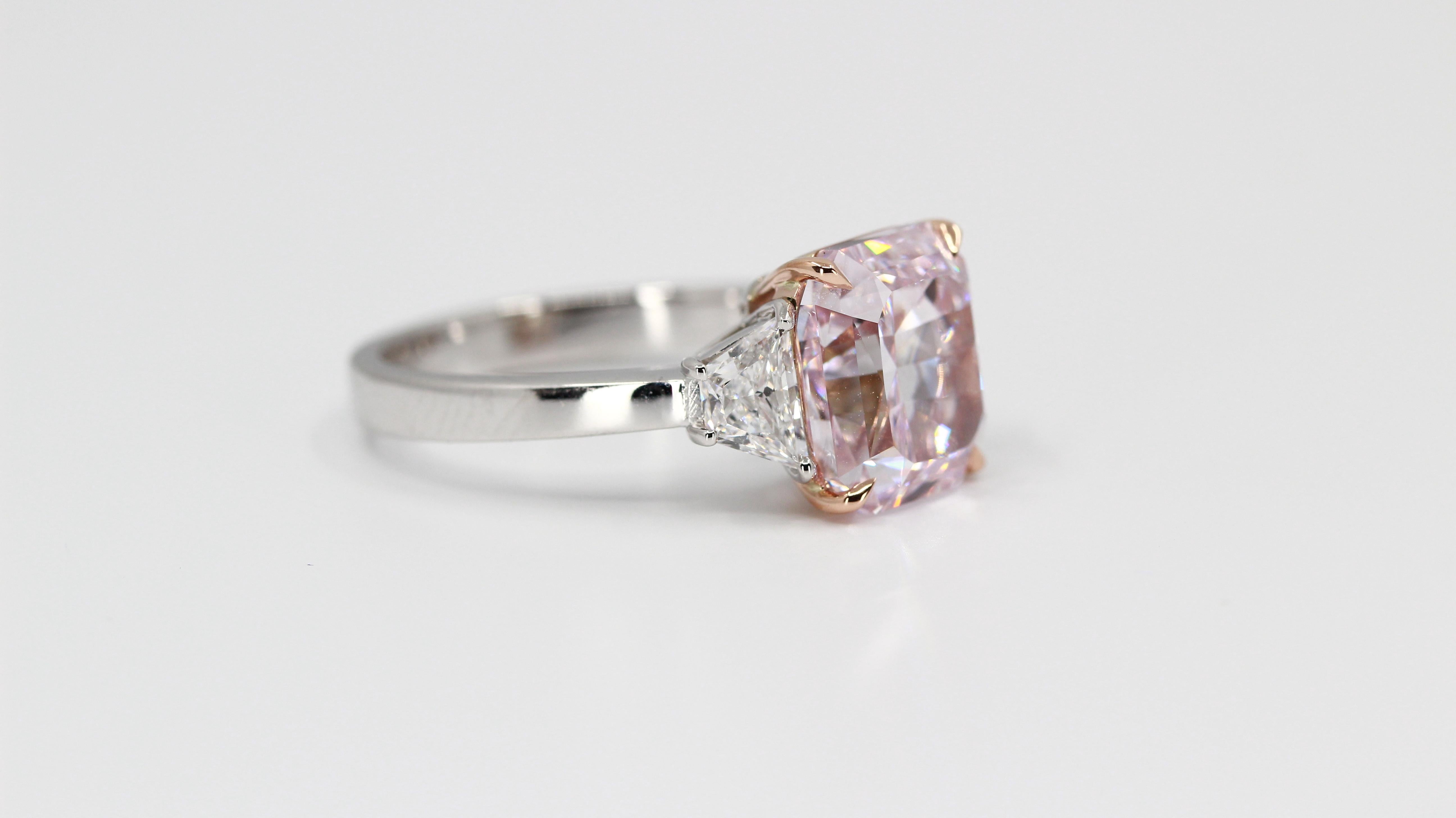 GIA-zertifizierter 4,24 Karat Ausgefallener lila-rosa, innen lupenreiner Diamantring (Radiantschliff)