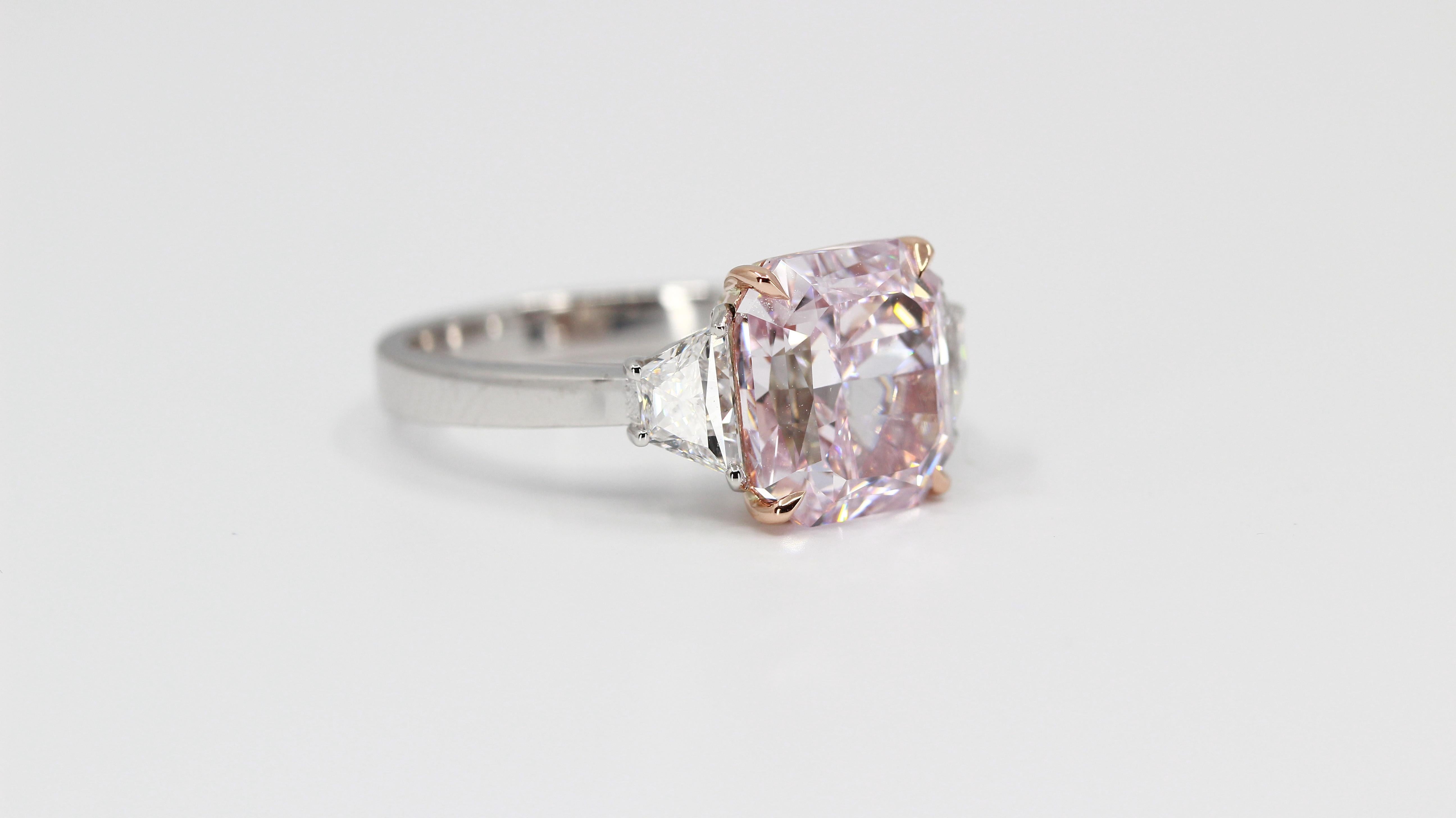 GIA-zertifizierter 4,24 Karat Ausgefallener lila-rosa, innen lupenreiner Diamantring im Zustand „Neu“ in New York, NY