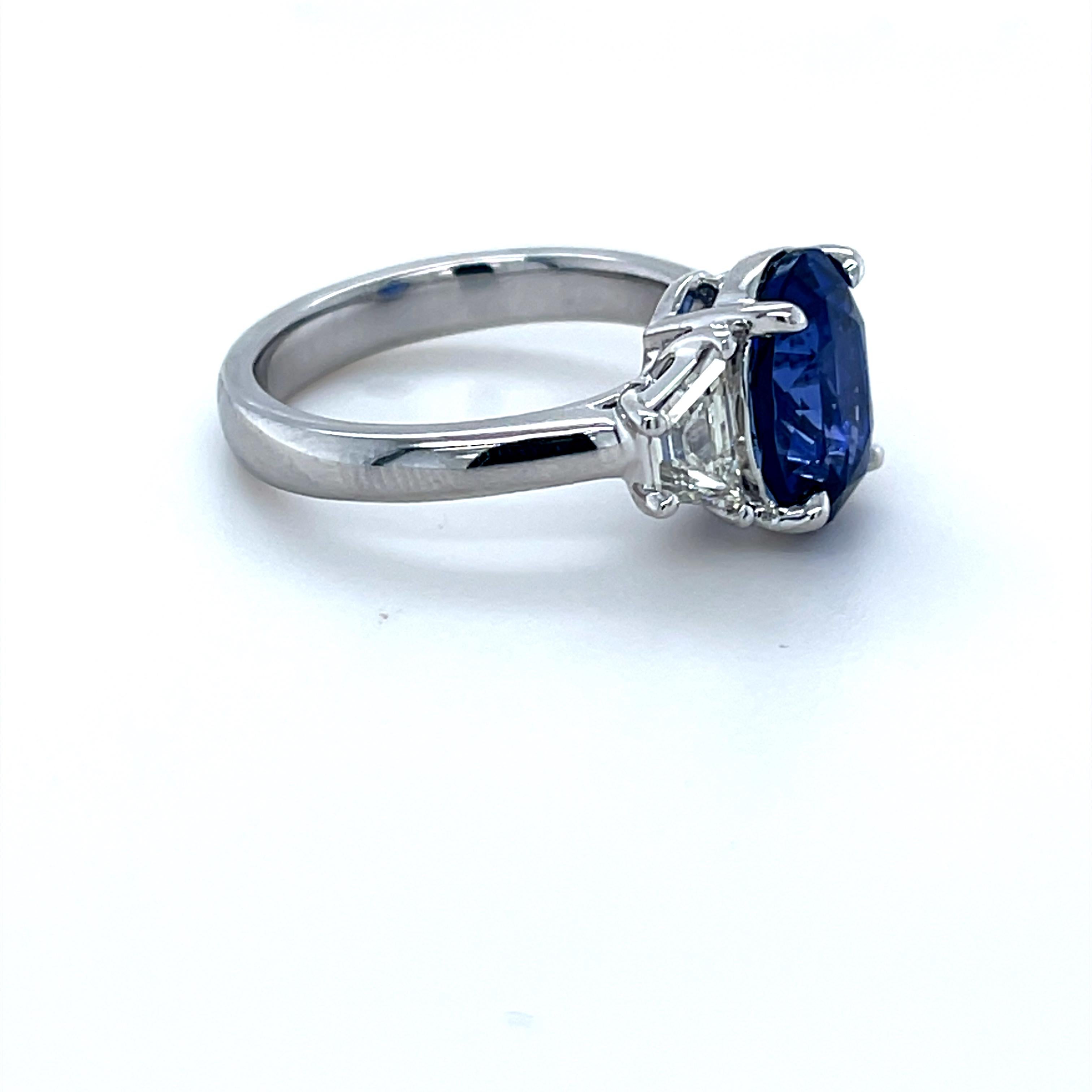 Modern GIA Certified 4.25 Carat Ceylon Sapphire & Diamond Ring in Platinum For Sale