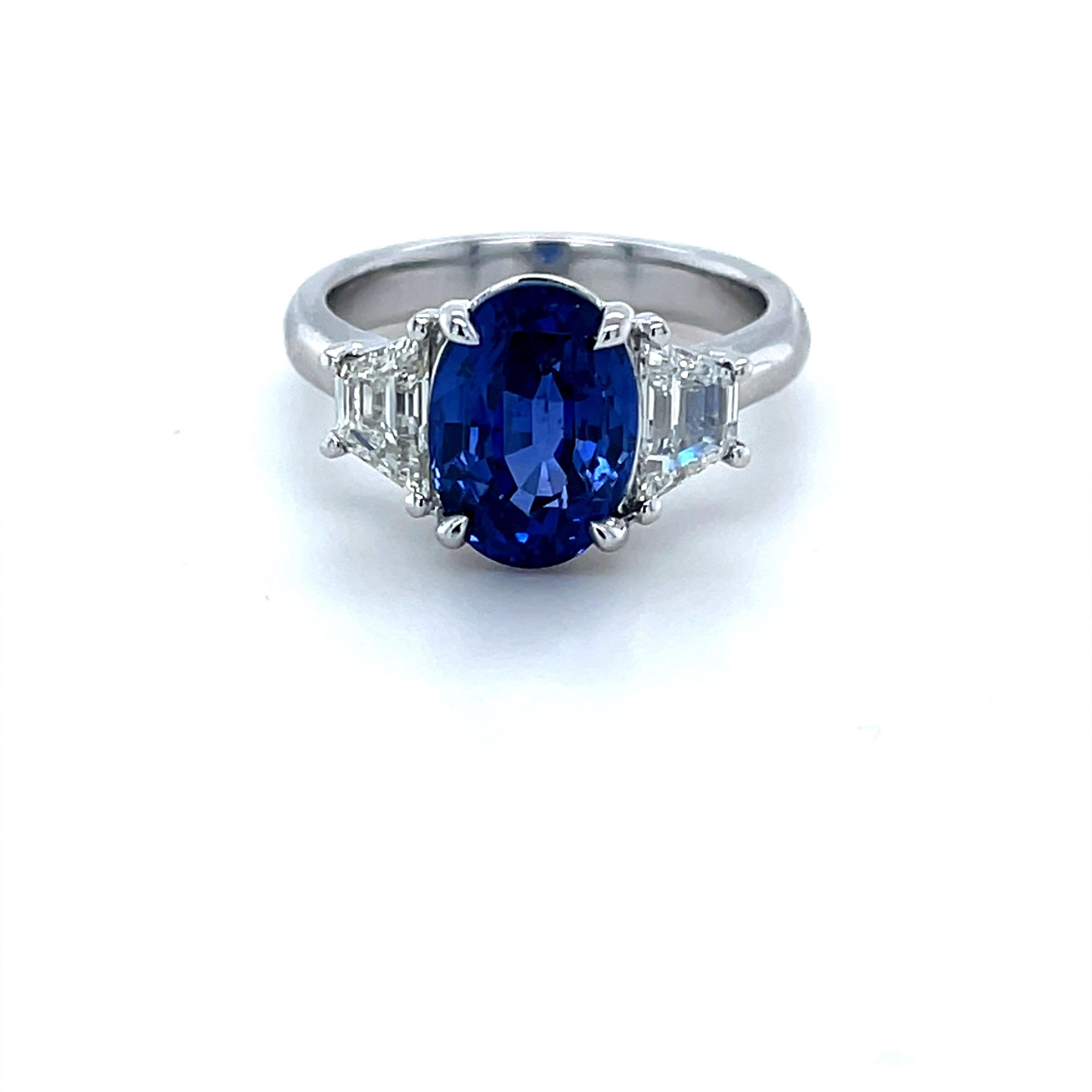 Oval Cut GIA Certified 4.25 Carat Ceylon Sapphire & Diamond Ring in Platinum For Sale