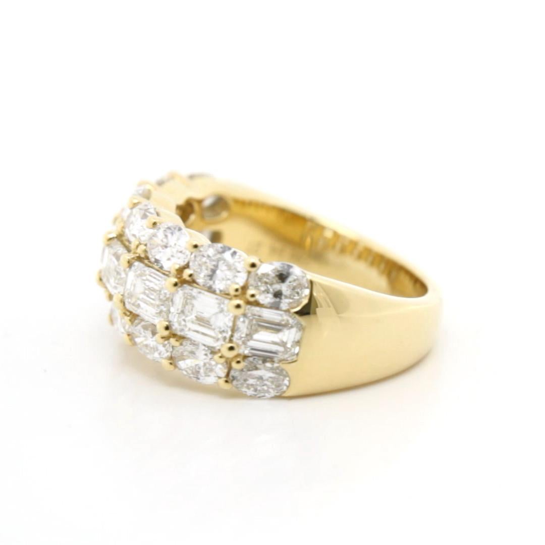 GIA-zertifizierter Kleidring mit 4,27 Karat Smaragd und Diamant im Ovalschliff (Moderne) im Angebot