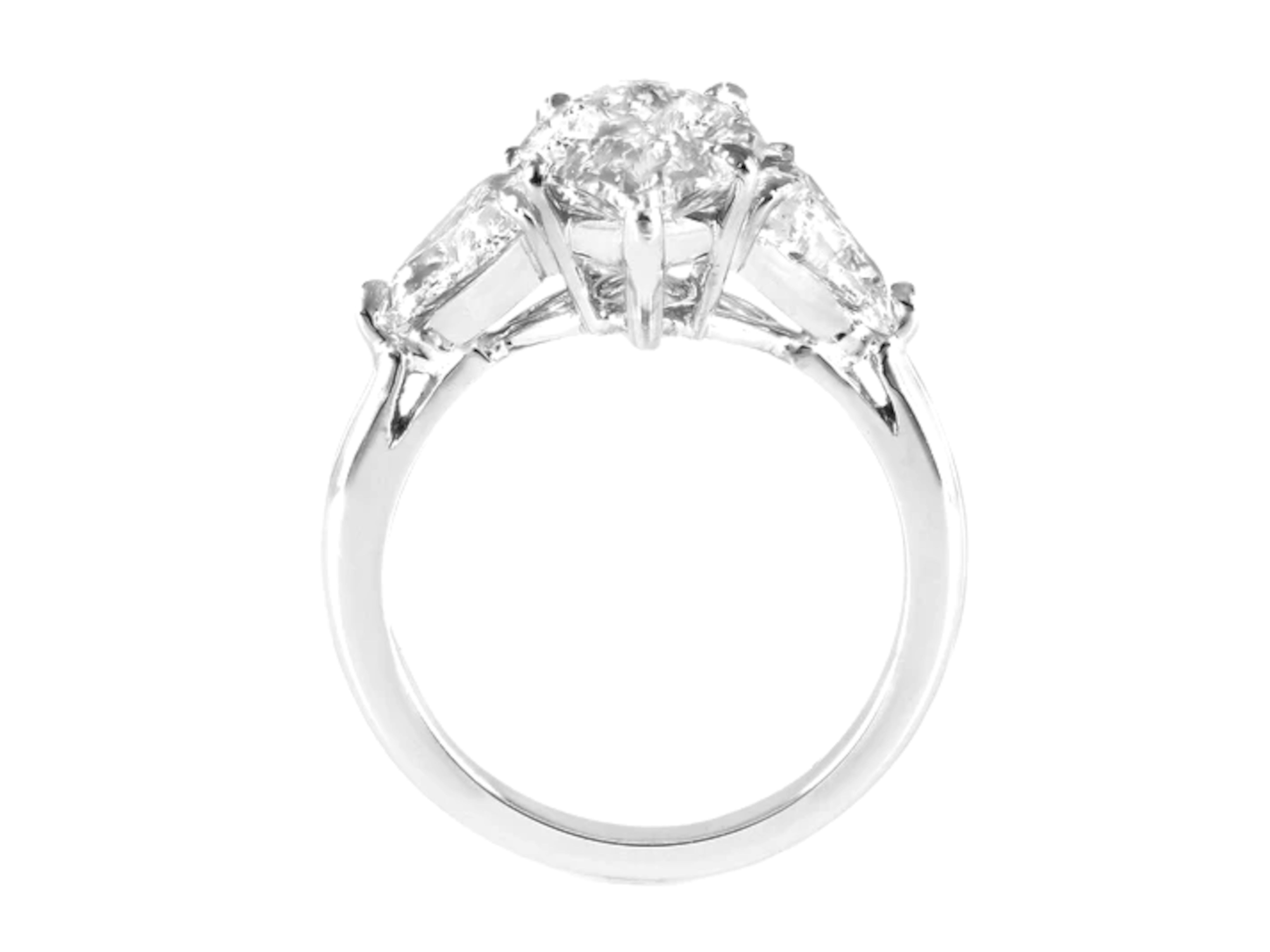 Original vintage diamond

- Large 4.28ct size!

- GIA certified

- Antique marquise/moval cut! Very rare!

- Very bright white and colorless with E color

- SI2 clarity with well hidden inclusions and lively sparkle
