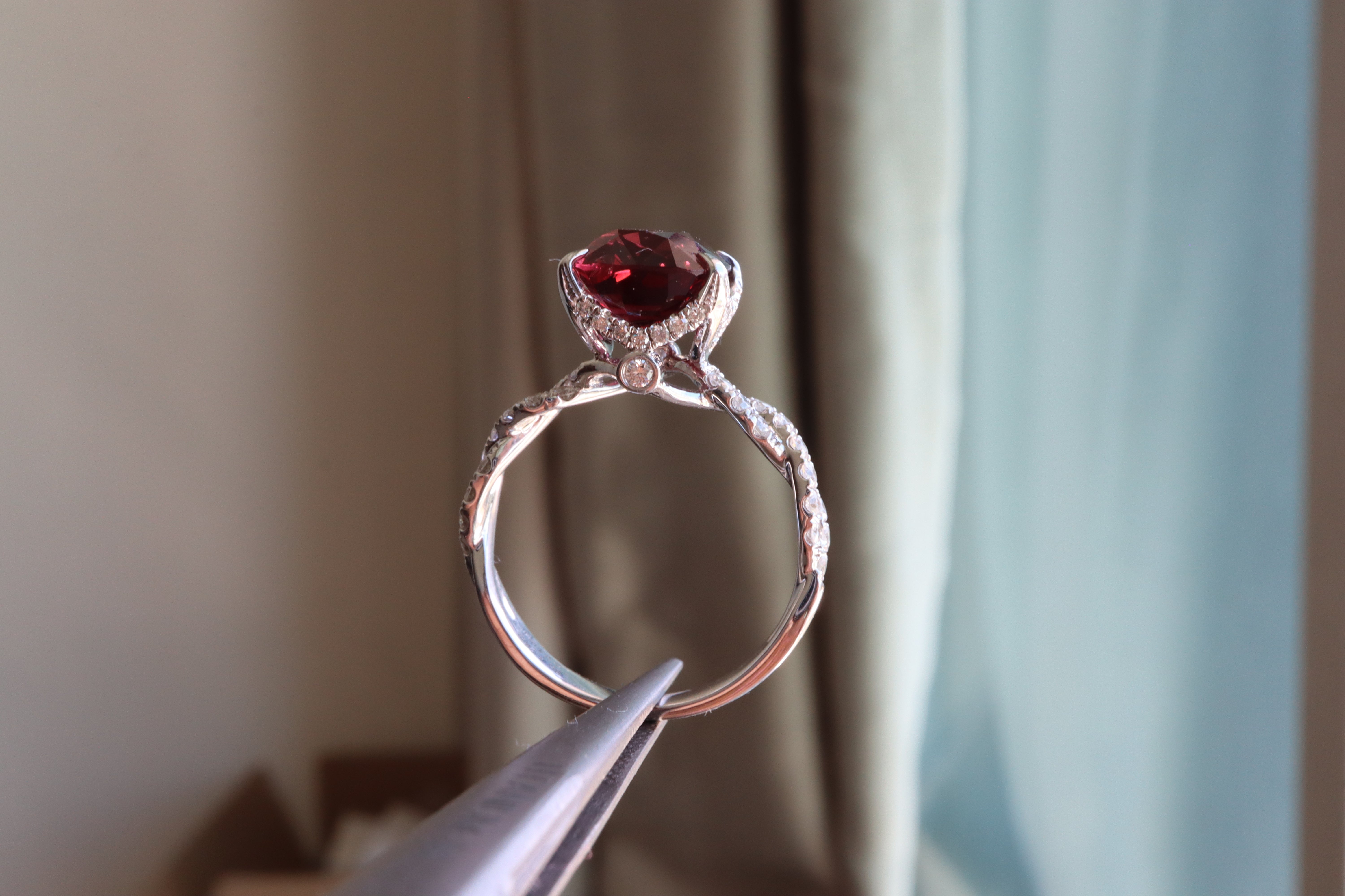 Among the various shades of spinel, red spinel is the most sought-after. High-quality red spinels have seen a dramatic increase in value over the past several years.
This ring features a stunning 4.28-carat untreated red spinel, measuring 10.06 x