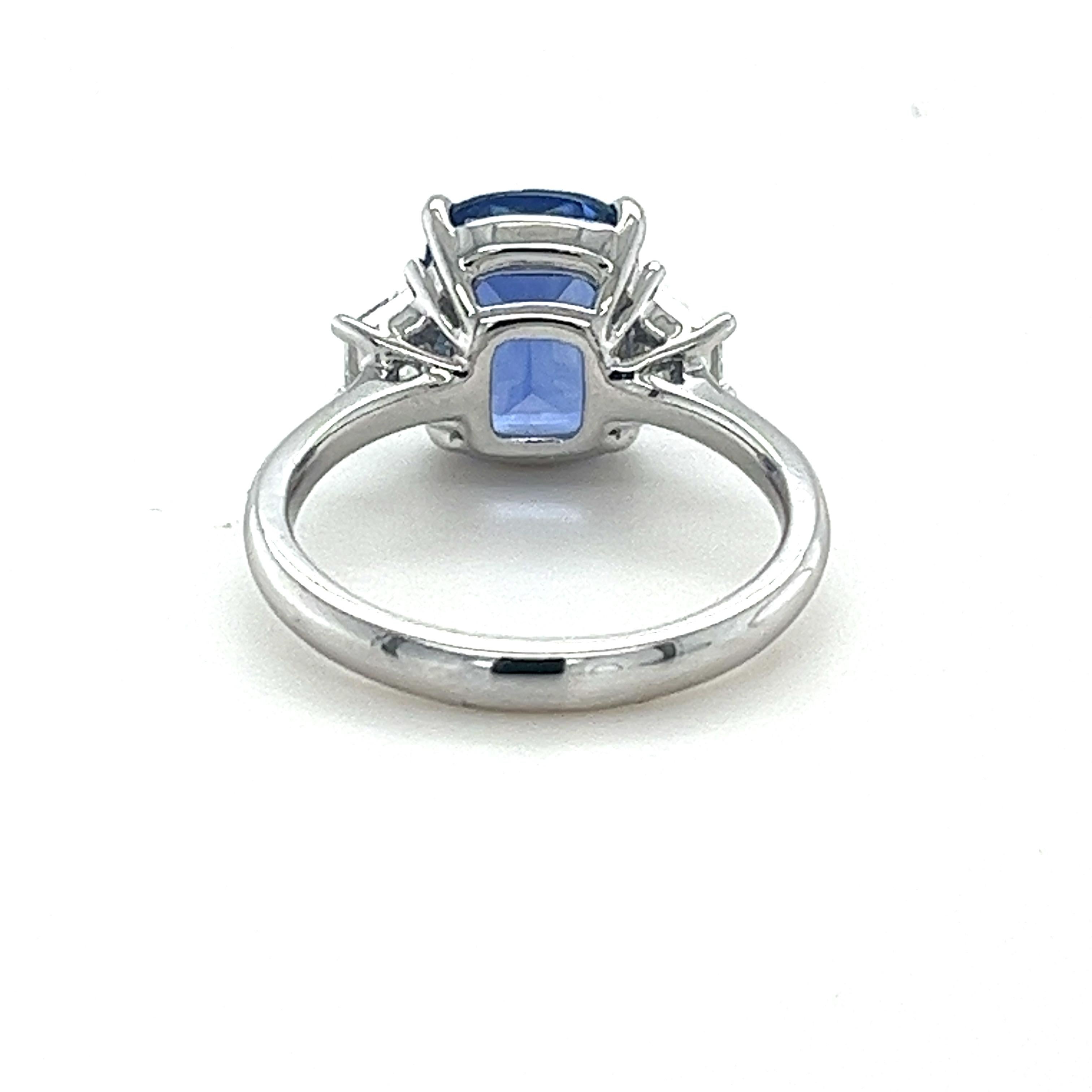 Modern GIA Certified 4.28 Carat Ceylon Sapphire & Diamond Ring in Platinum For Sale