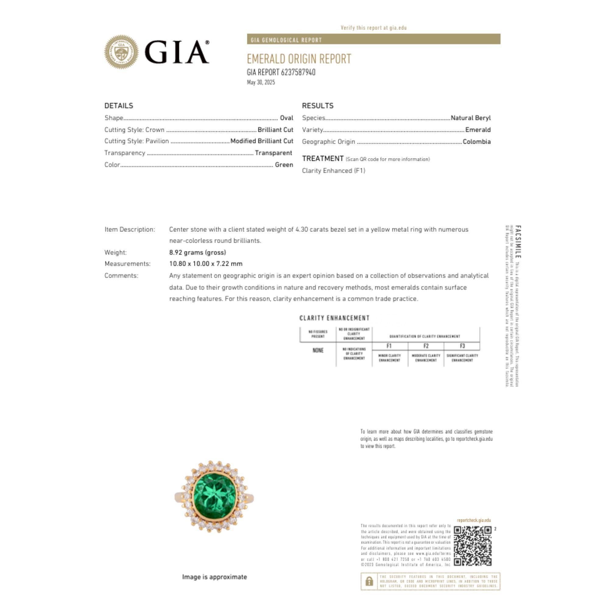 Taglio rotondo GIA Certified 4,3 Carat Colombian Emerald 18K Gold Button Sunburst Ring in vendita