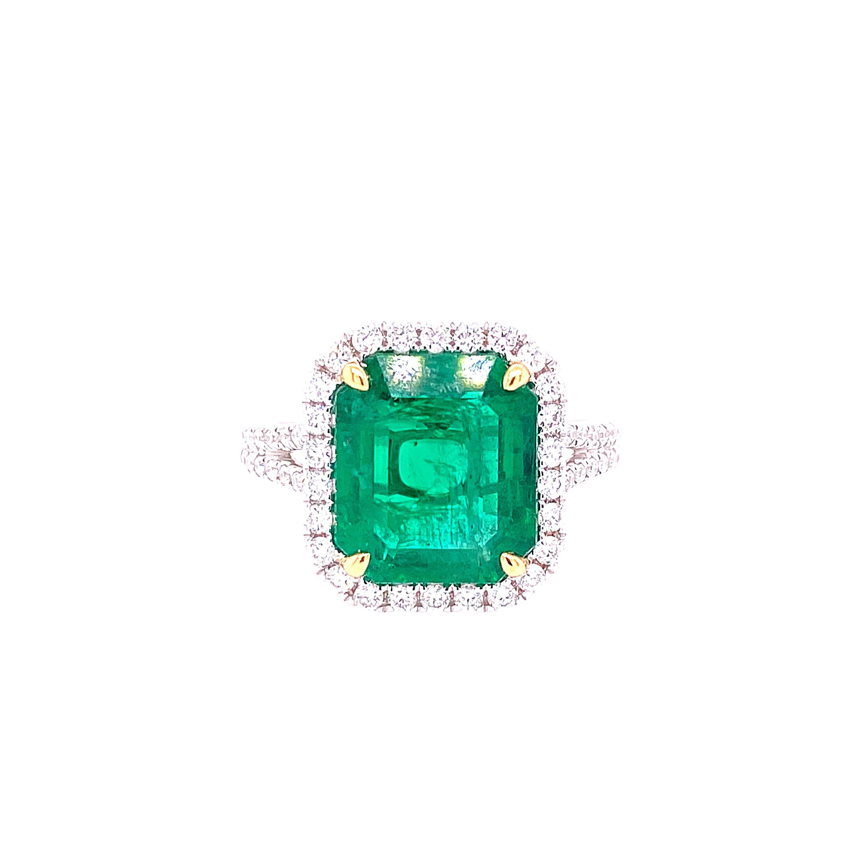 GIA Certified 4.30 Carat African Emerald and Diamond Ring In New Condition In Great Neck, NY