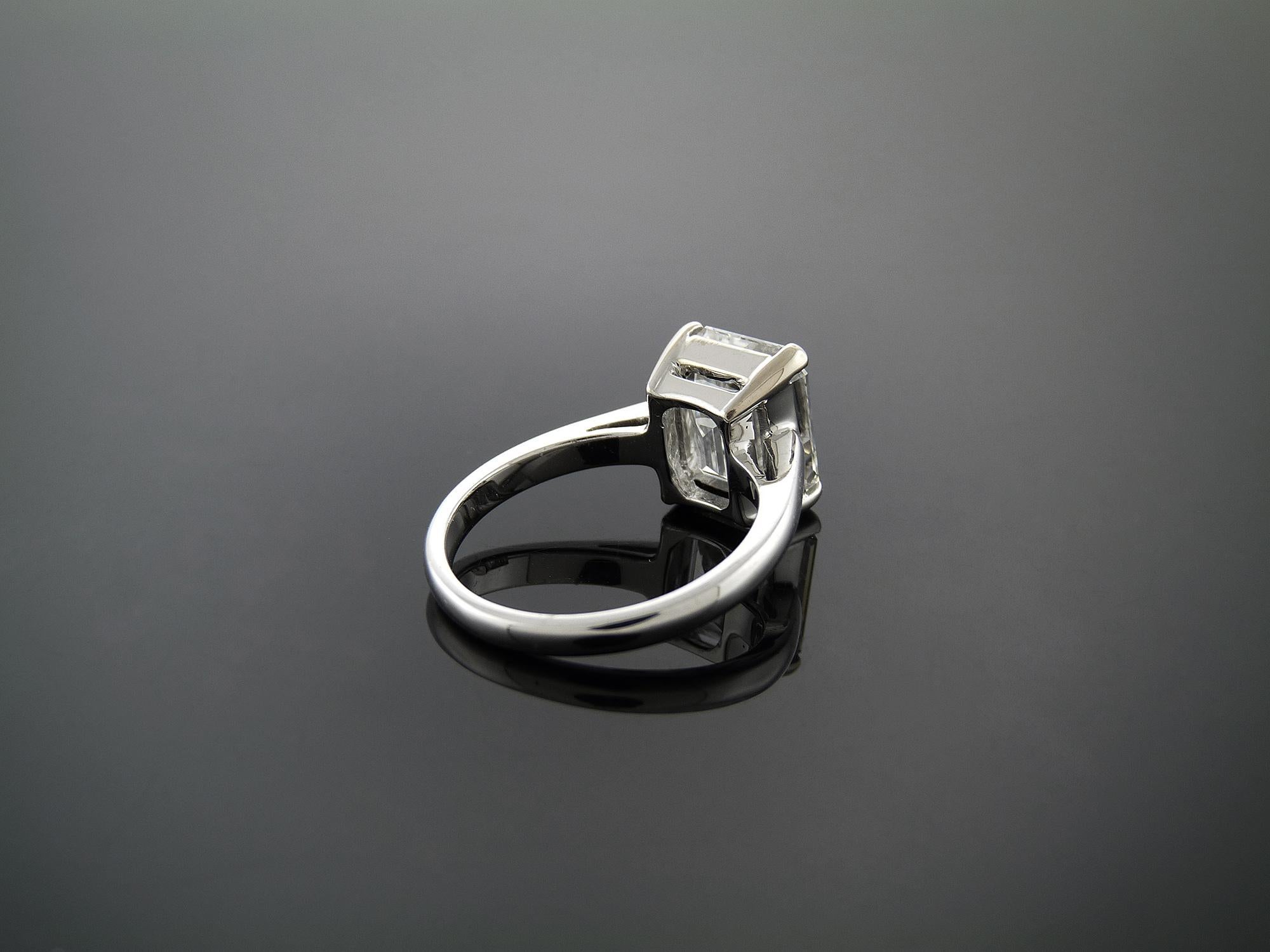 Spectra Fine Jewelry, Anillo de compromiso de diamantes con certificado GIA de 4,32 quilates y color E en venta 2