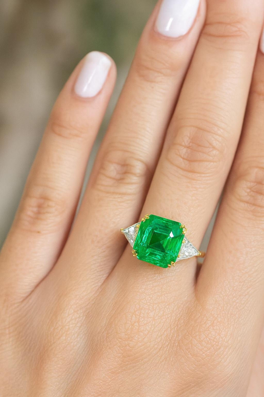 GIA-zertifizierter 4.35 Karat  Kleiner Öl-Smaragd-Diamant-Ring (Smaragdschliff) im Angebot