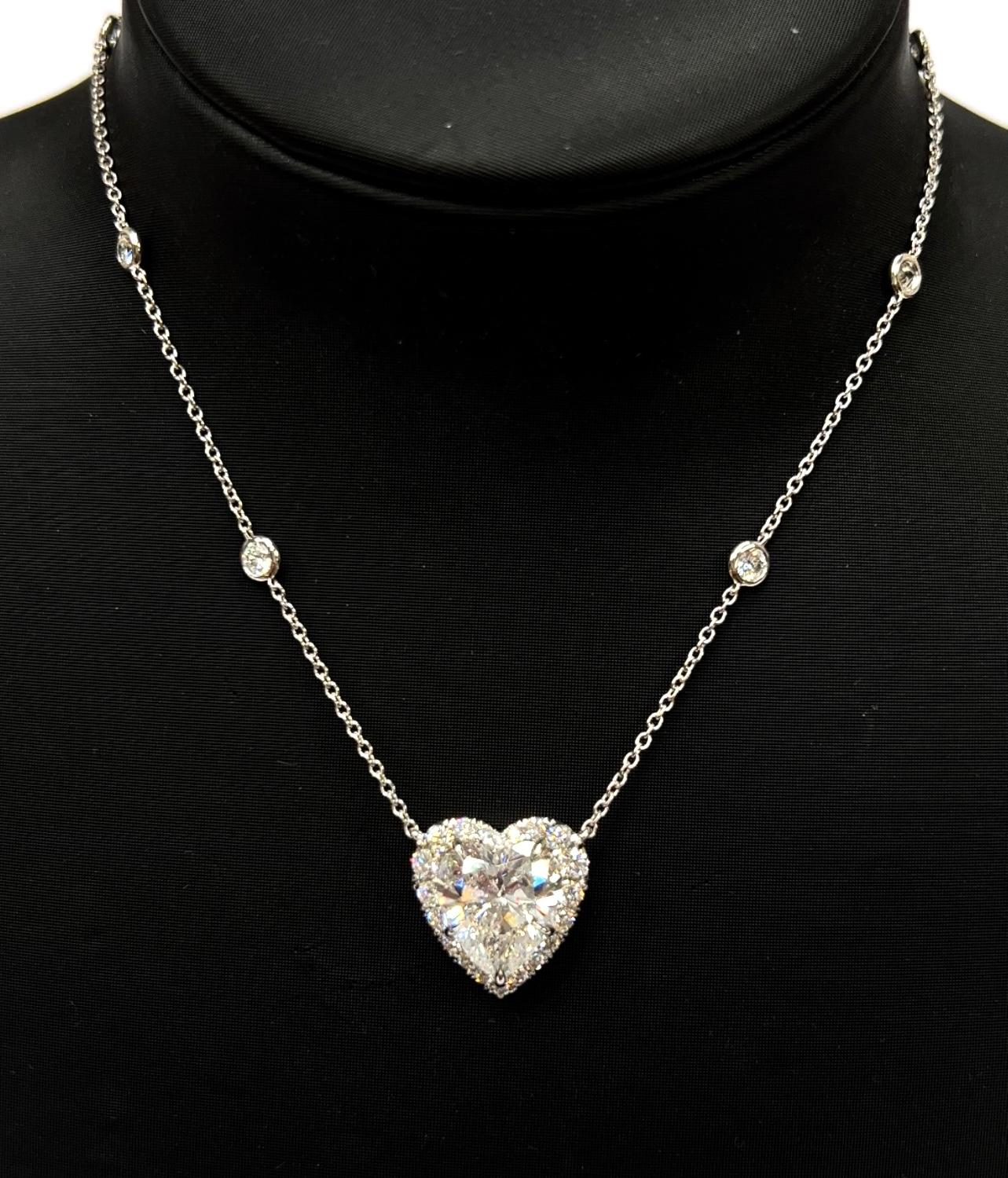 Dies ist ein GIA zertifizierter 4,38ct Herzform Diamant

Die Farbe dieses Diamanten ist E Farbe mit I1 Klarheit.

GIA-Zertifikat #2225303218,

Der Diamant ist in 18KWG mit 6 psc von runden Brillanten Farbe DEF und Klarheit VS gesetzt,

plus 0,62cttw