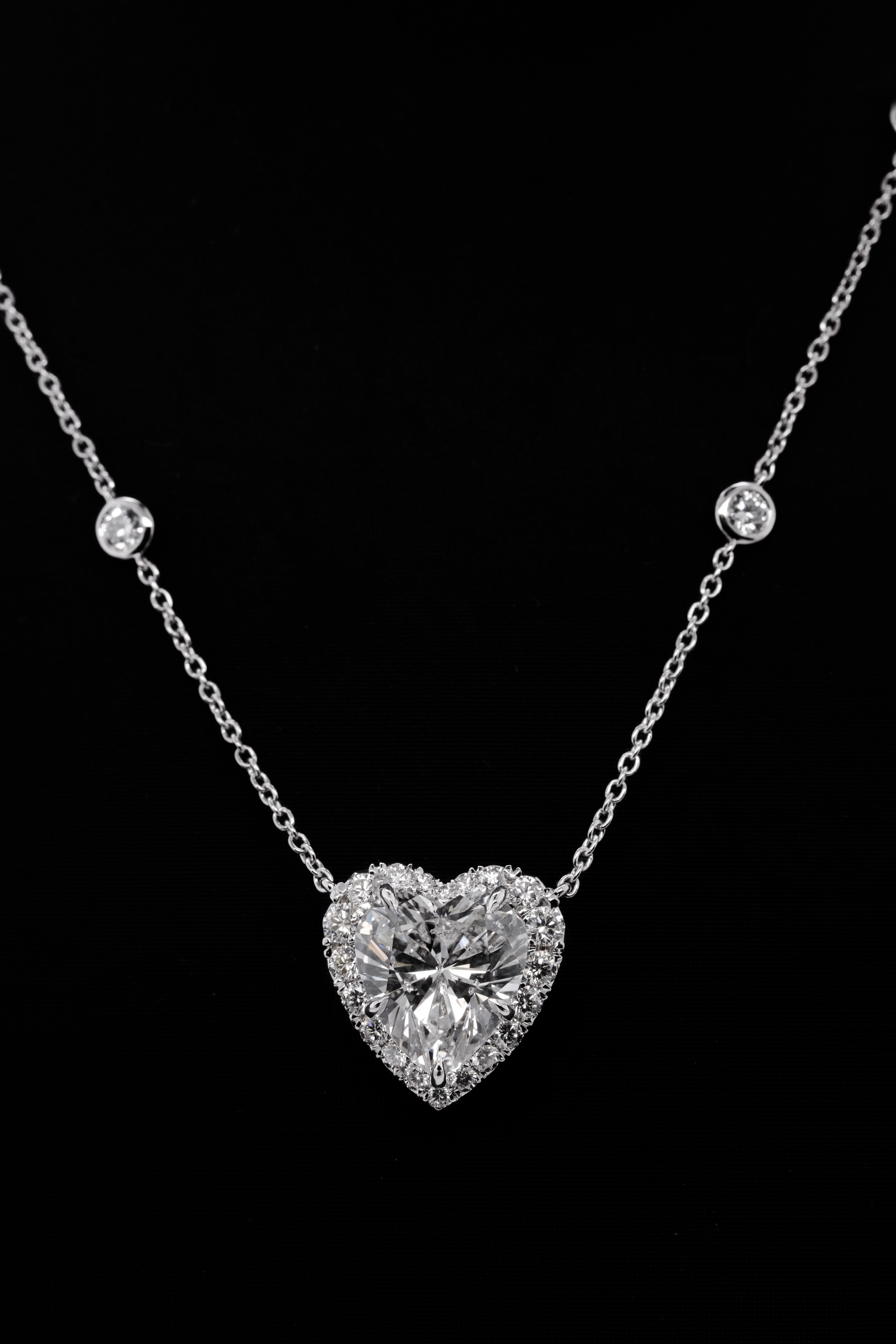 GIA-zertifizierter 4,38 Karat herzförmiger Diamant-Anhänger in Herzform (Herzschliff) im Angebot