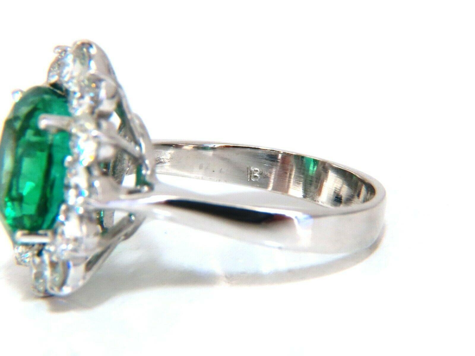 Oval Cut GIA Certified 4.40ct Natural Green Emerald Diamonds Ring 18kt 