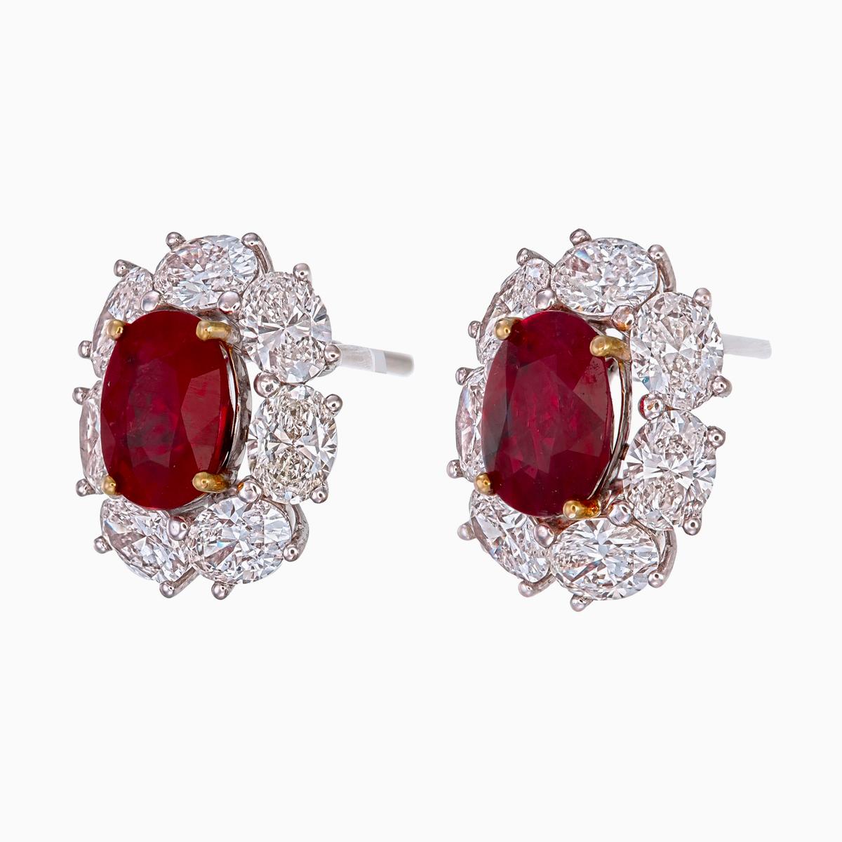 Moderno Orecchini di diamanti di rubino di Birmania certificati GIA da 4,41 carati con sangue di piccione senza calore in 18 carati in vendita