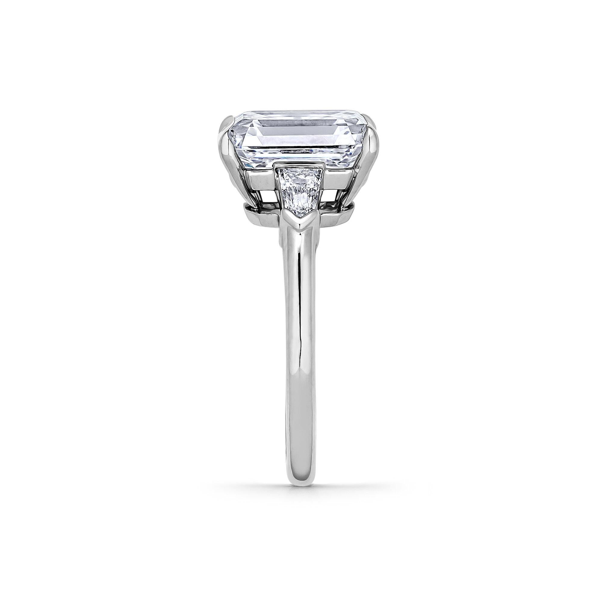 Contemporain Bague de fiançailles en platine avec diamant taille émeraude de 4,42 carats en vente