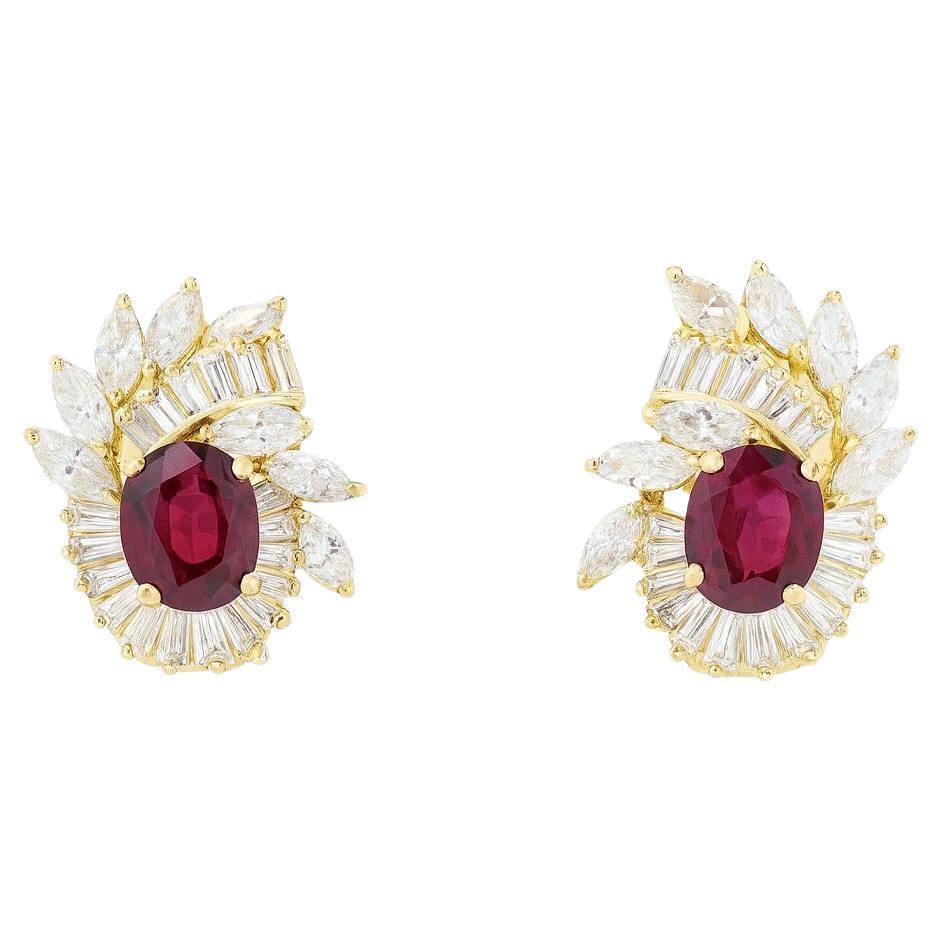 GIA Certified 4.42 Carat Pear Ruby & Diamond  Earrings in 18K Yellow Gold en venta