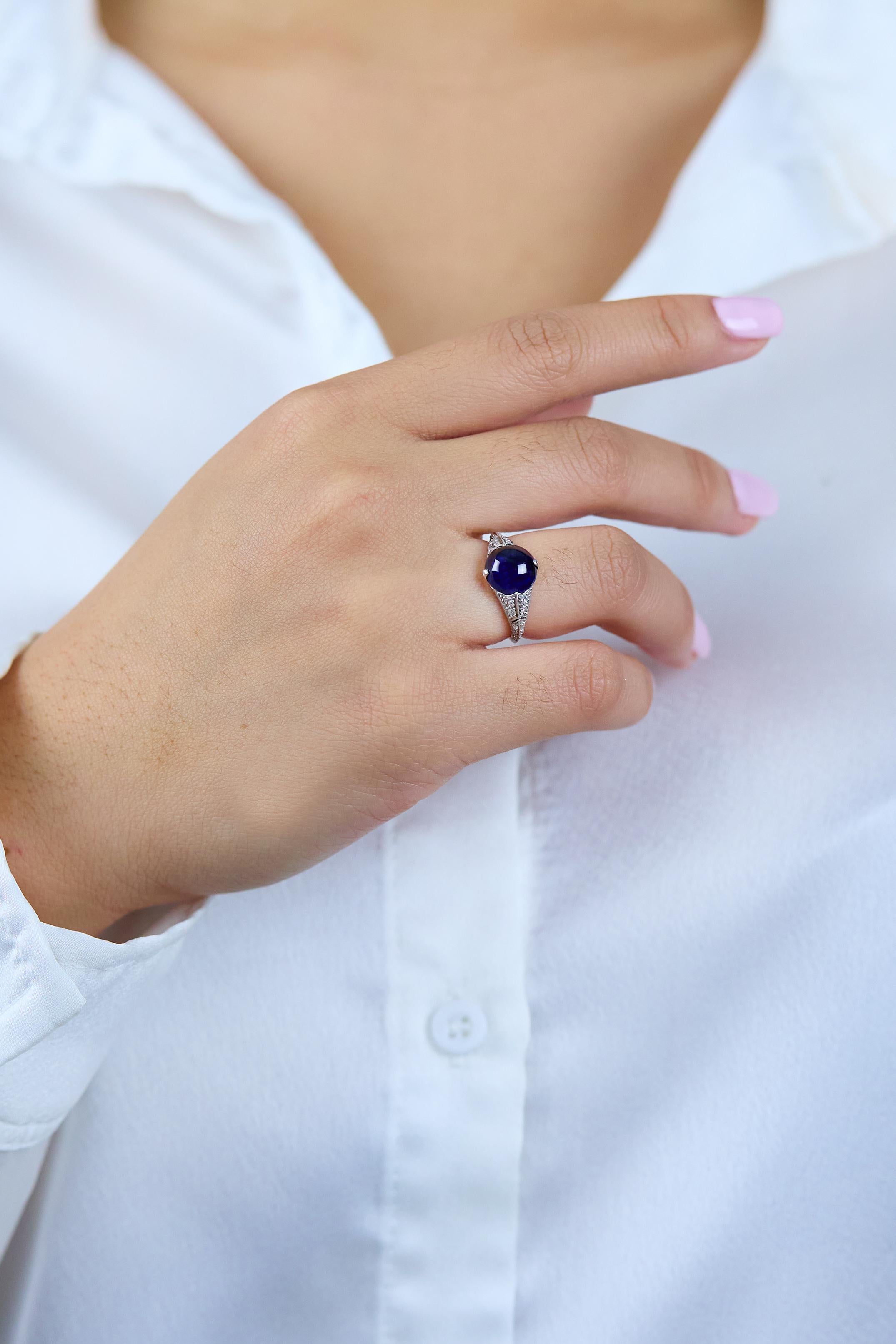Women's GIA Certified 4.42 Carats Total Cabochon Blue Sapphire & Diamond Antique Ring For Sale