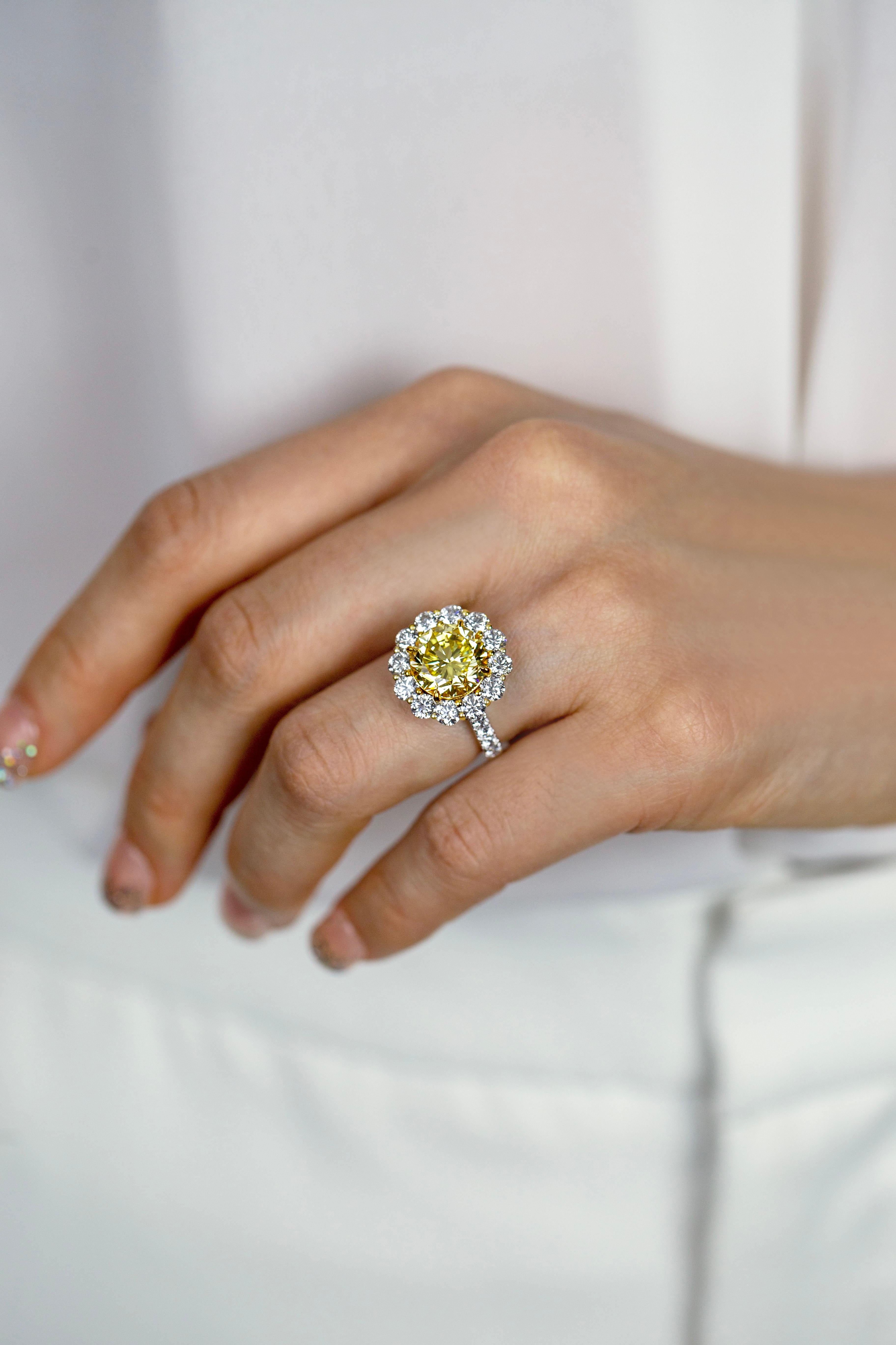 Modern GIA Certified 4.47 Carat Round Cut Fancy Intense Yellow Diamond Engagement Ring For Sale