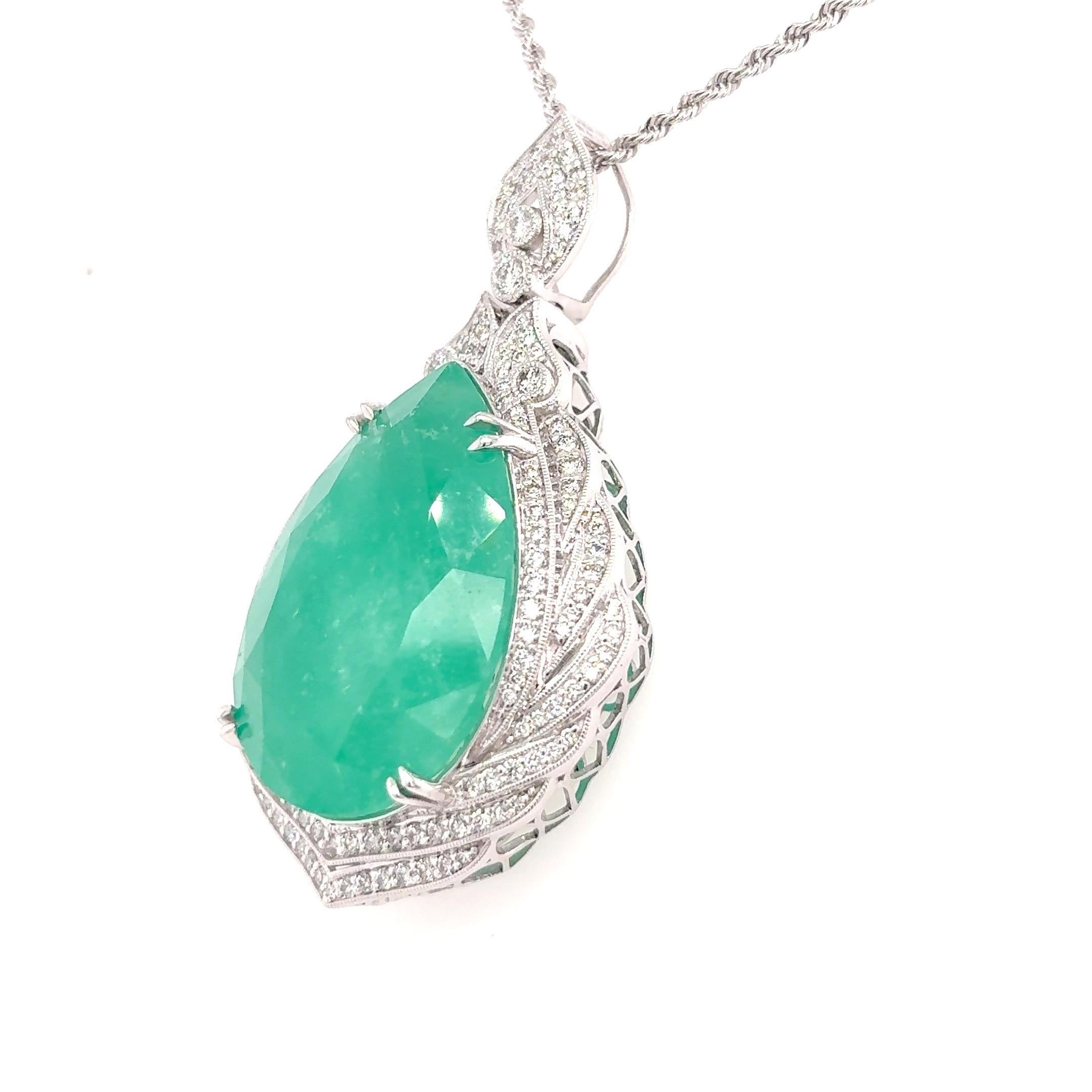 GIA zertifiziert 44,78 Karat Birnenschliff kolumbianischen Smaragd Diamant-Anhänger Halskette im Angebot 4